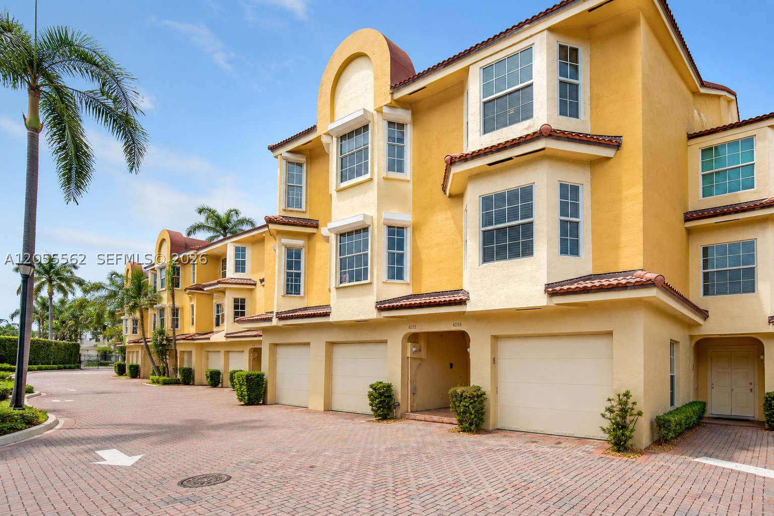4234 N Ocean Dr, Hollywood FL 33019