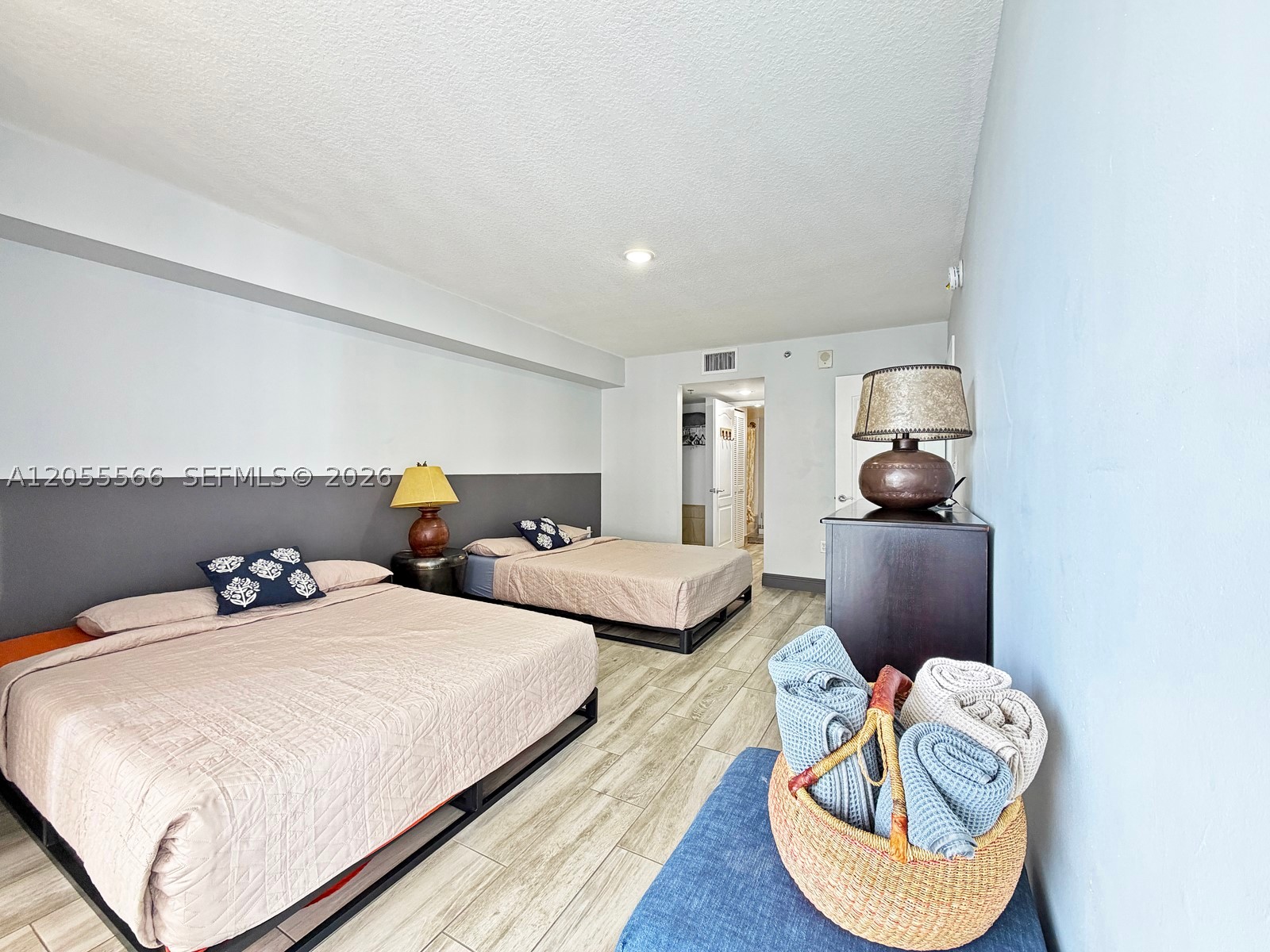 1200 Brickell Bay Dr #3106, Miami FL 33131