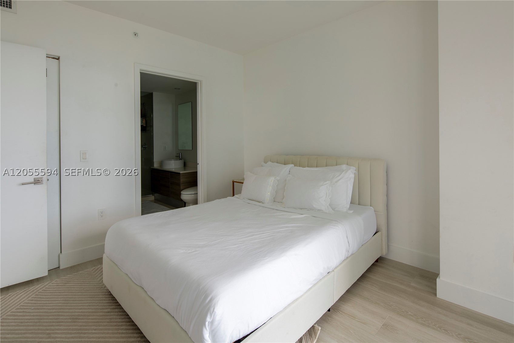 121 NE 34th St #2701, Miami FL 33137