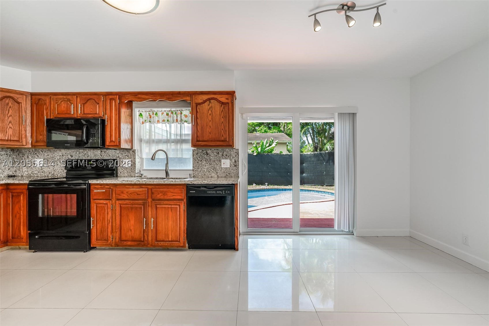 8250 SW 3rd Pl, North Lauderdale FL 33068