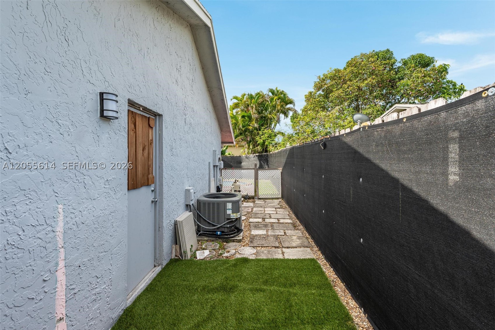 8250 SW 3rd Pl, North Lauderdale FL 33068