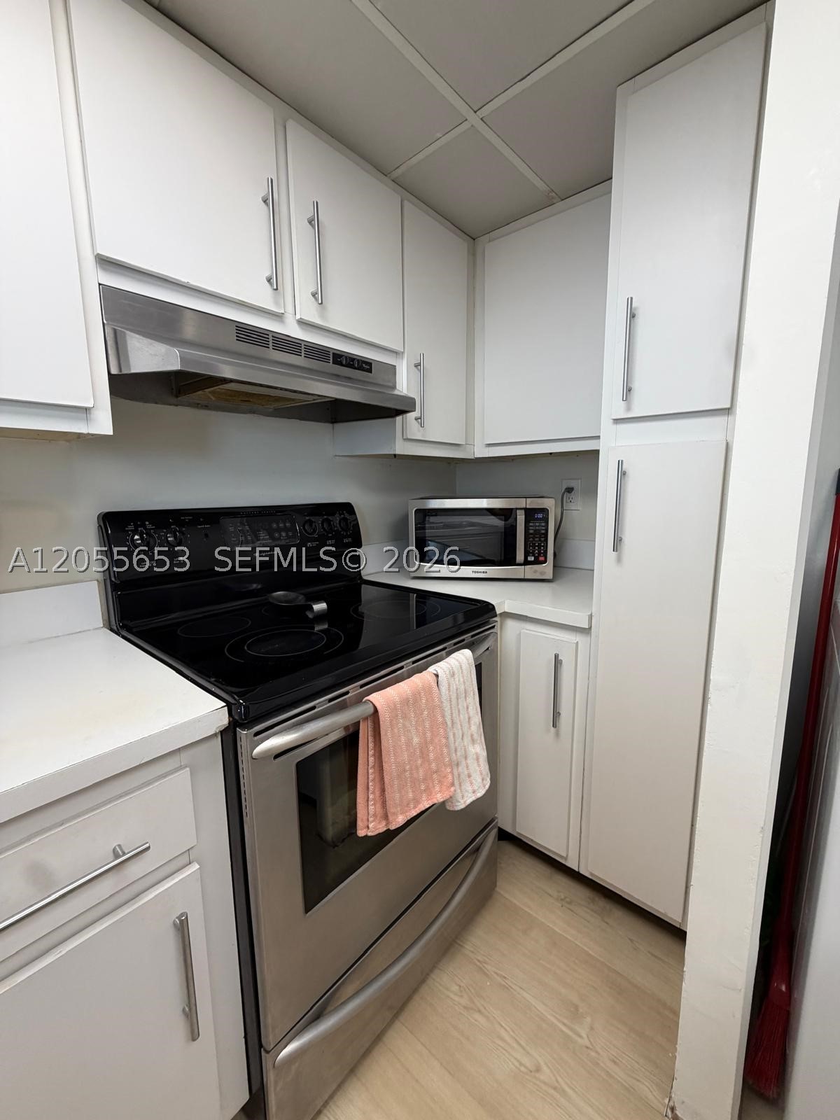 540 Brickell Key Dr #1418, Miami FL 33131
