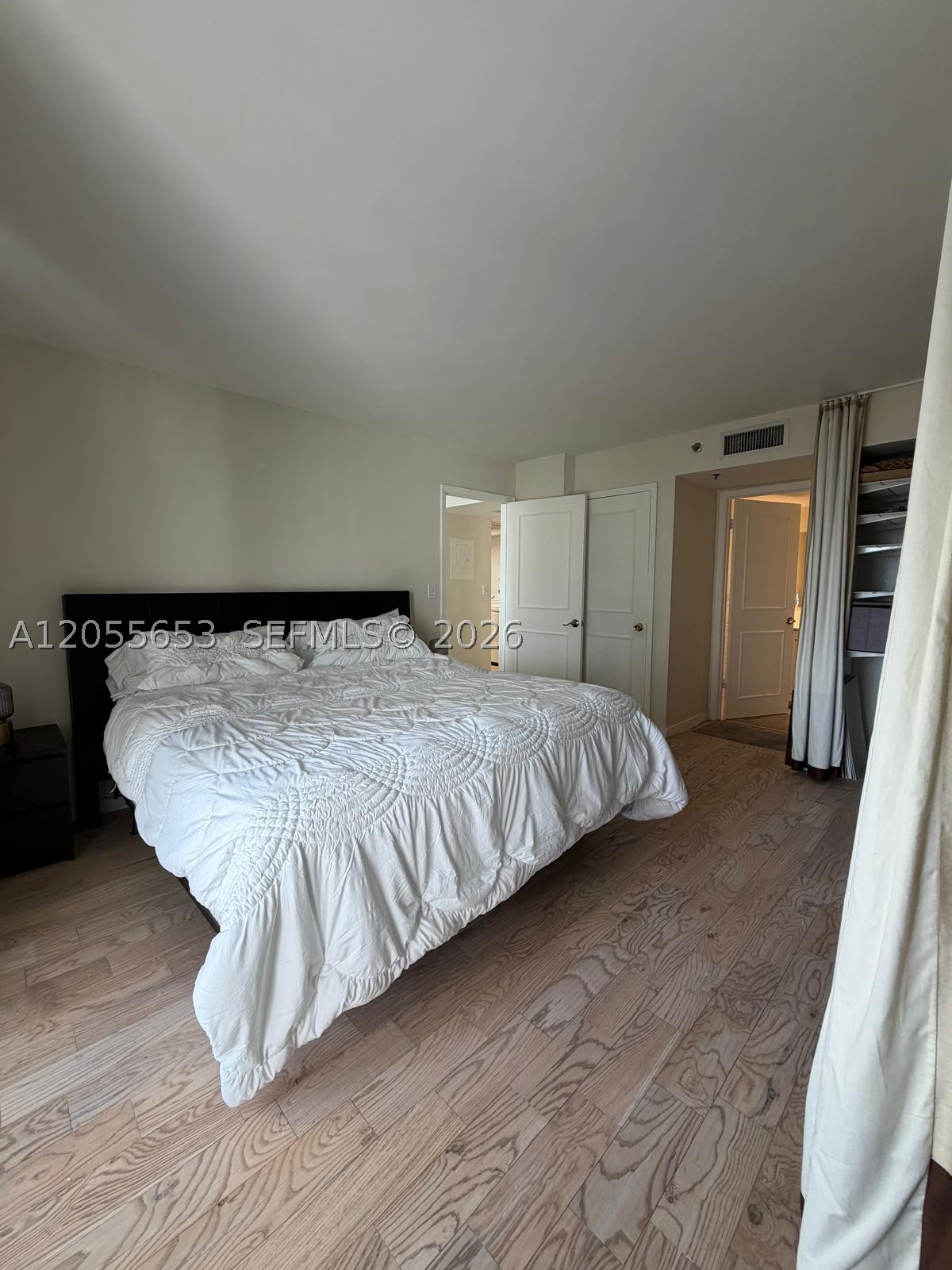 540 Brickell Key Dr #1418, Miami FL 33131