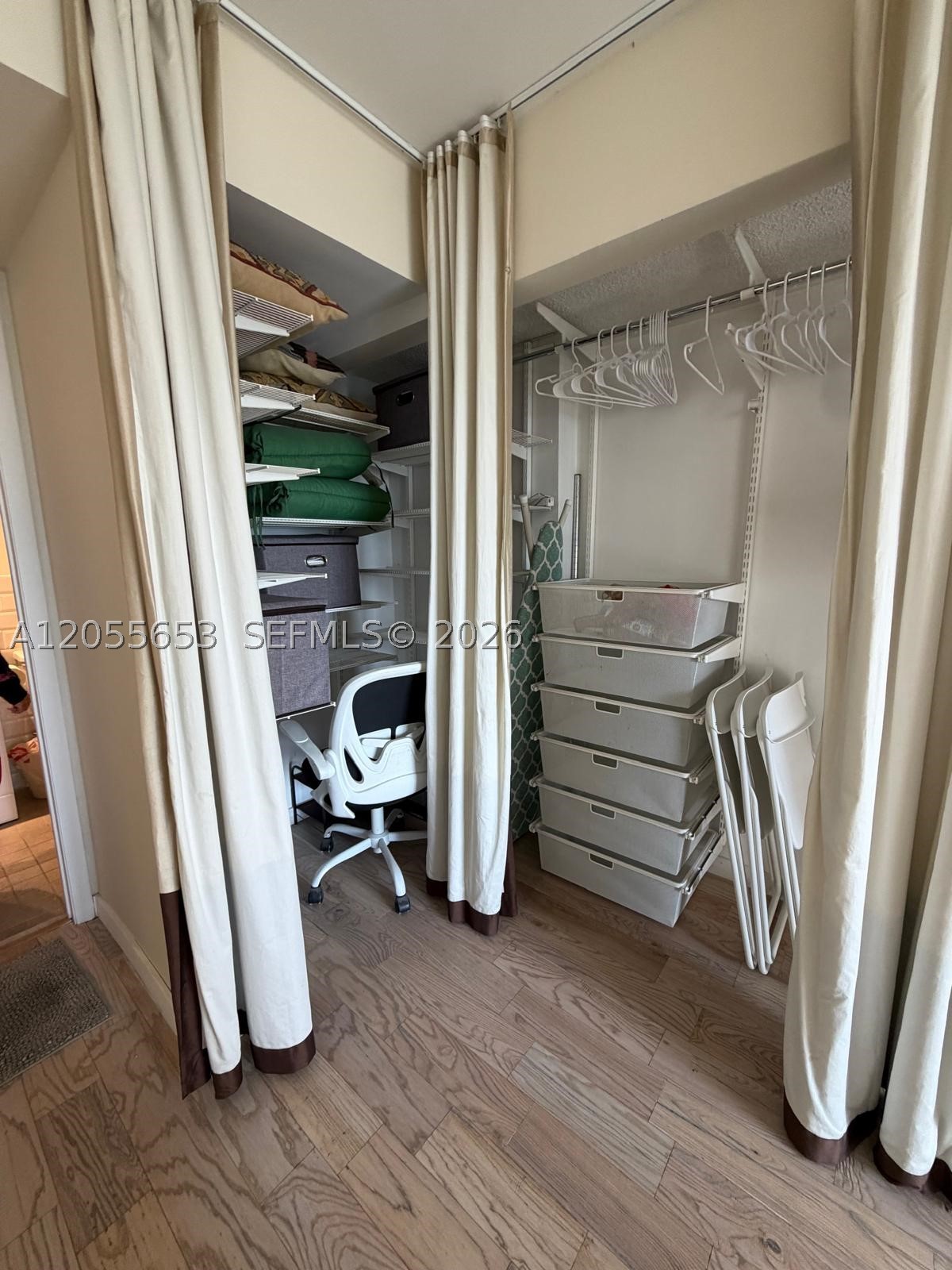 540 Brickell Key Dr #1418, Miami FL 33131