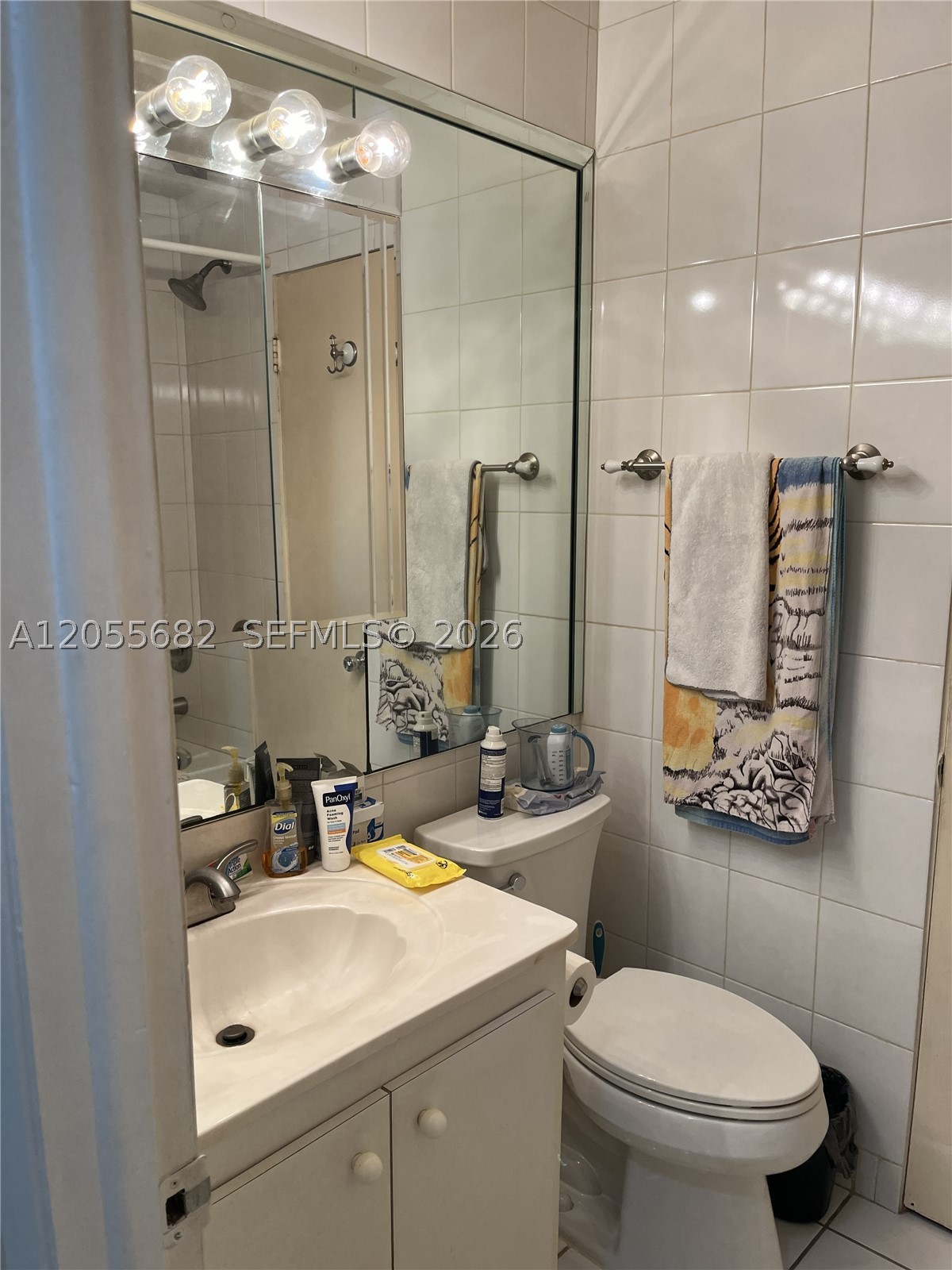 120 Golden Isles Dr #44B, Hallandale Beach FL 33009