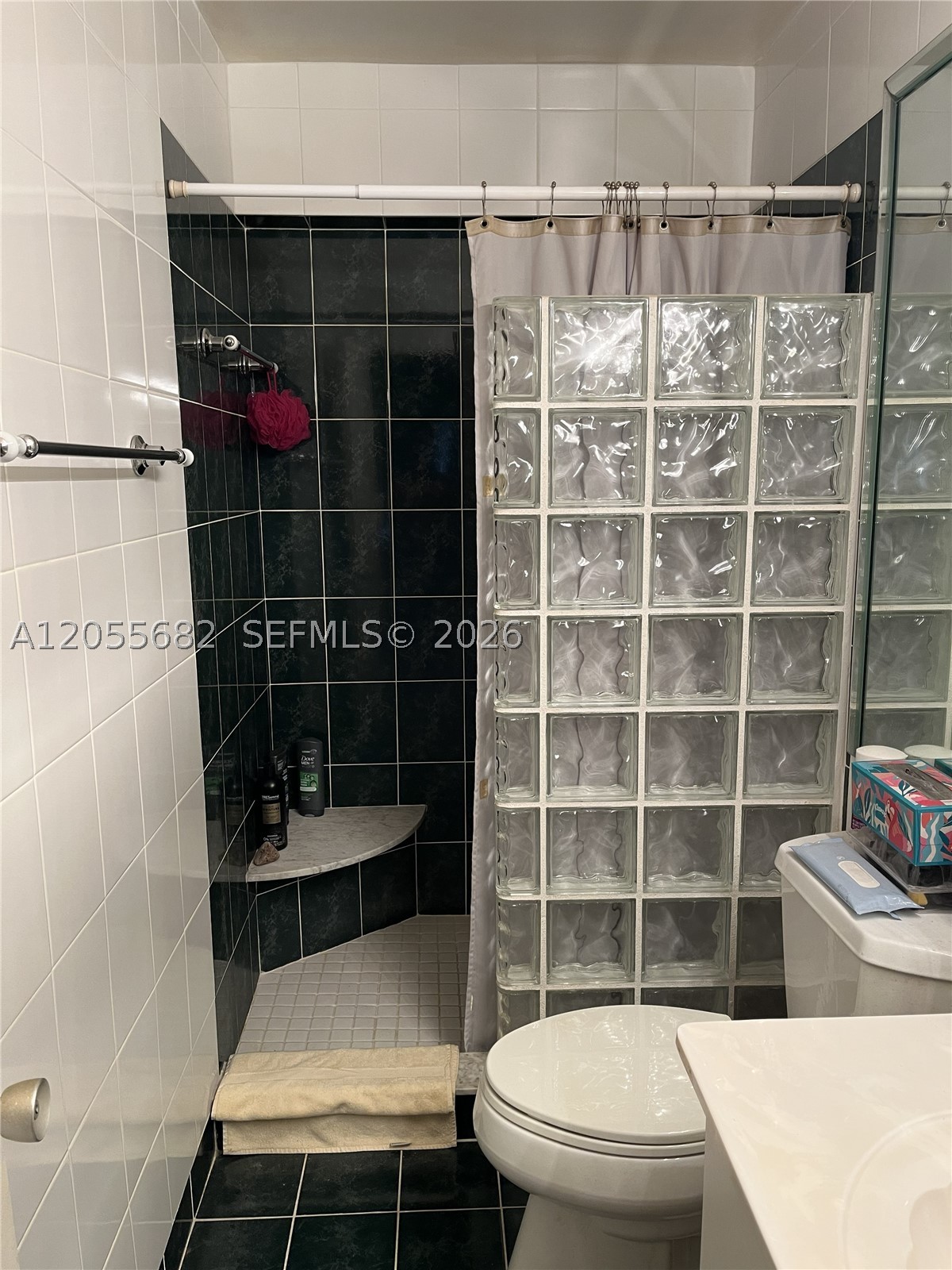 120 Golden Isles Dr #44B, Hallandale Beach FL 33009