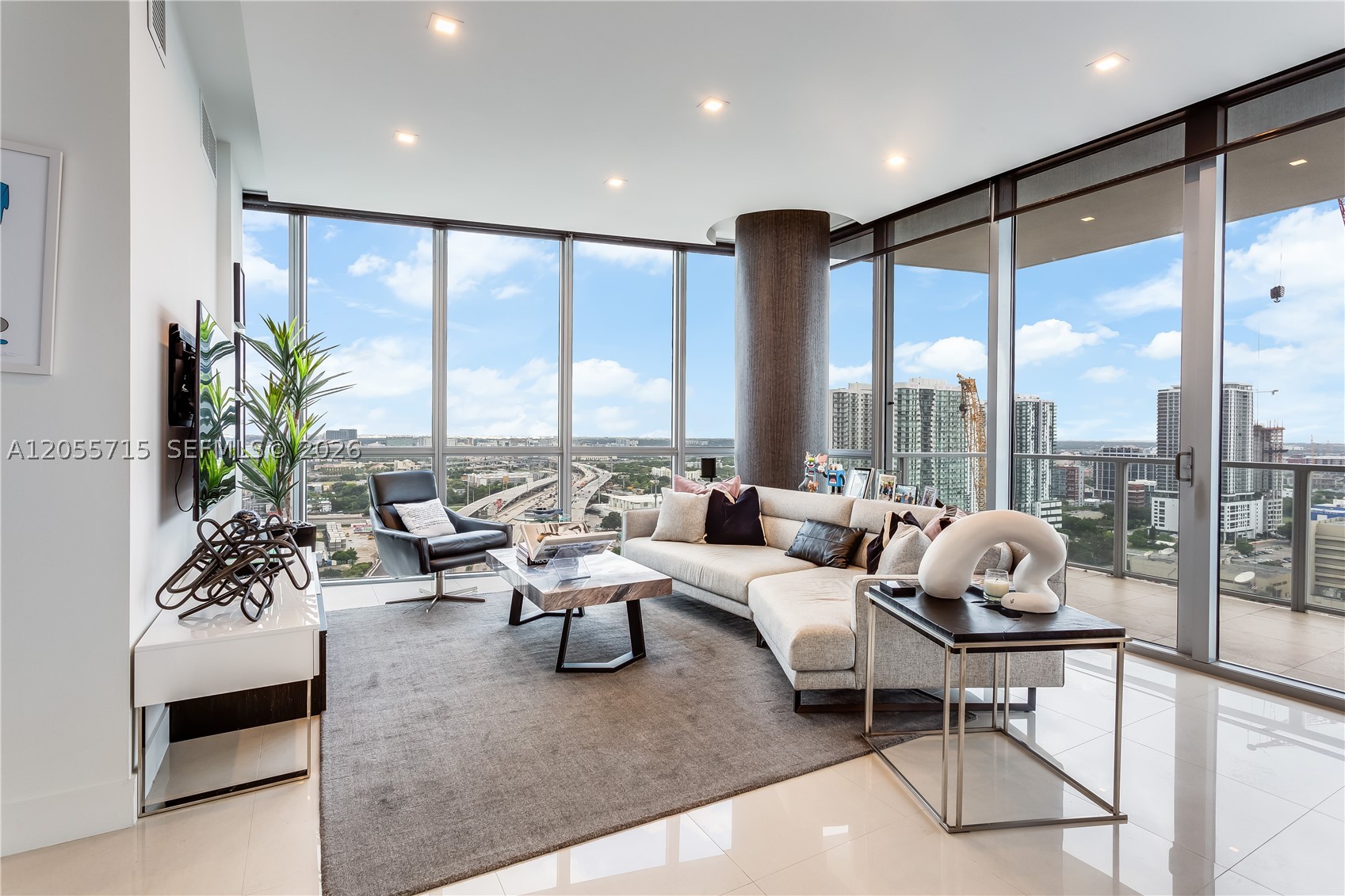 1100 Biscayne Blvd #2708, Miami FL 33132