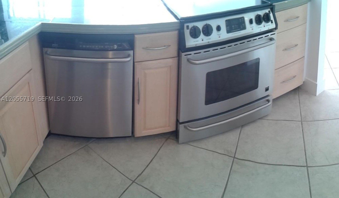 11930 N Bayshore Dr #1006, North Miami FL 33181