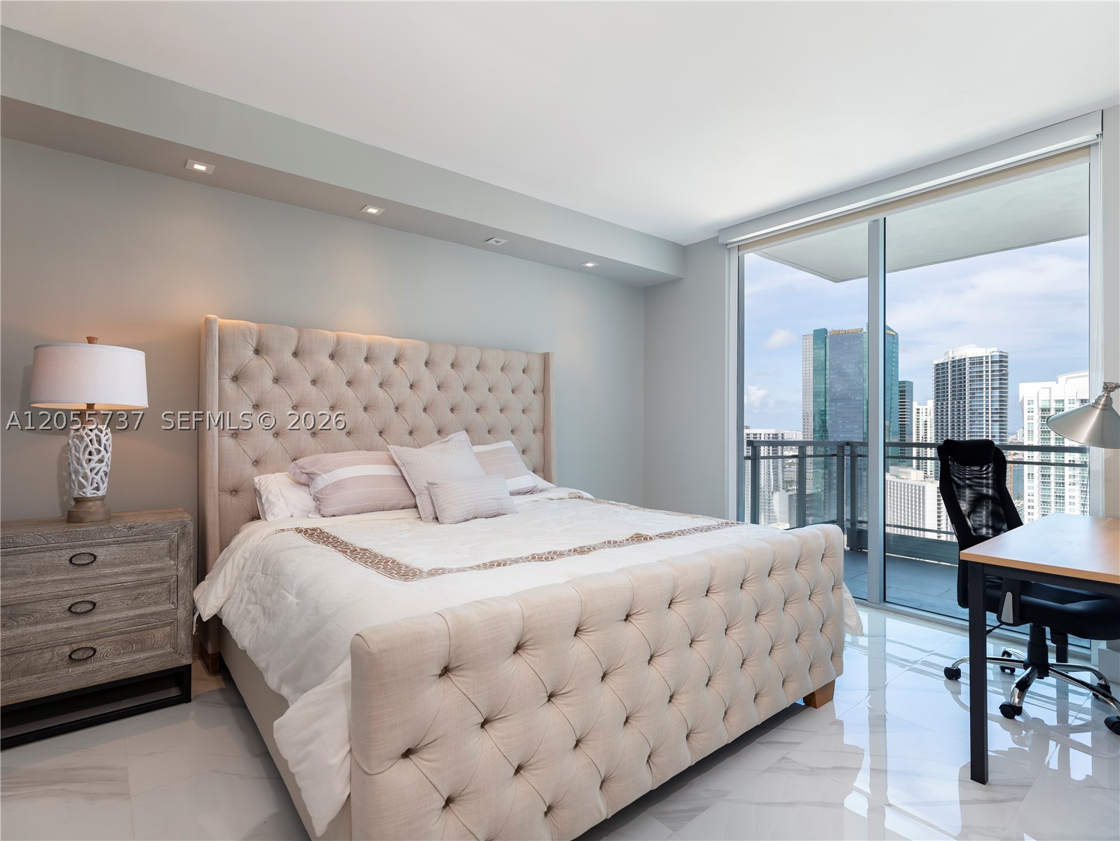 92 SW 3rd St #3901, Miami FL 33130