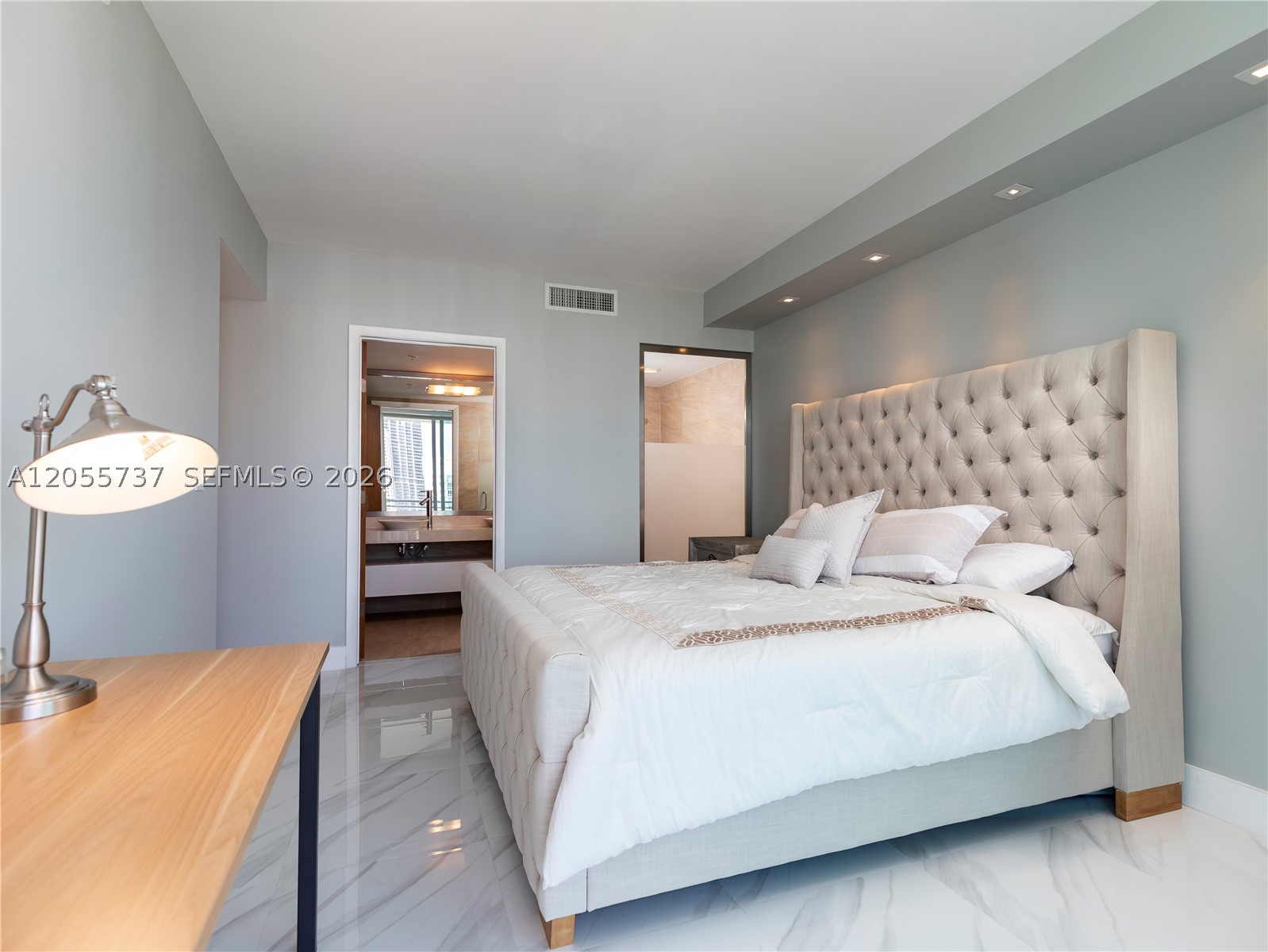 92 SW 3rd St #3901, Miami FL 33130