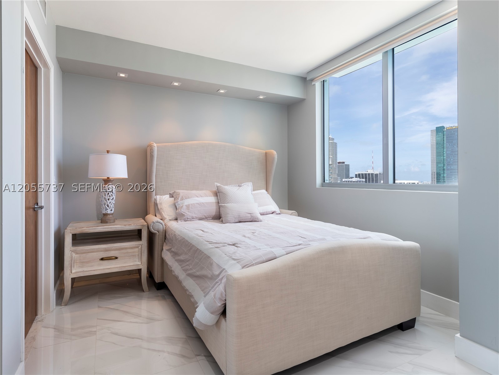 92 SW 3rd St #3901, Miami FL 33130
