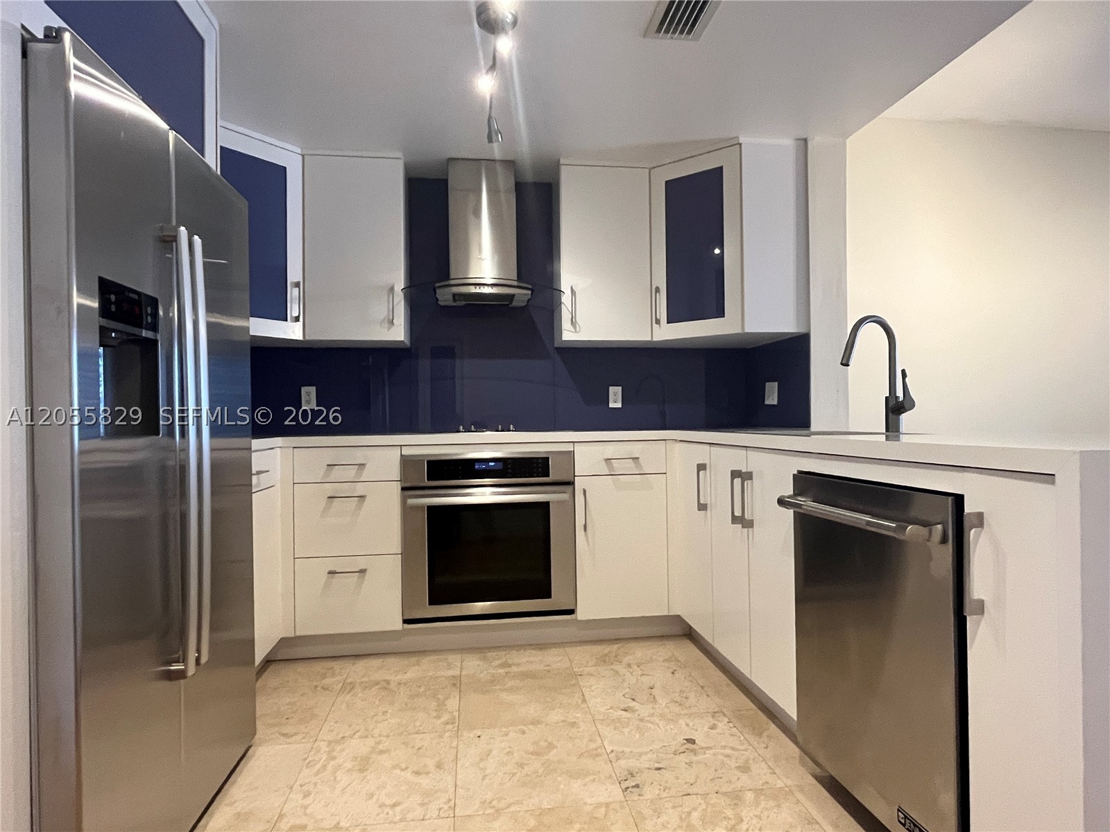 10 Aragon Ave #614, Coral Gables FL 33134