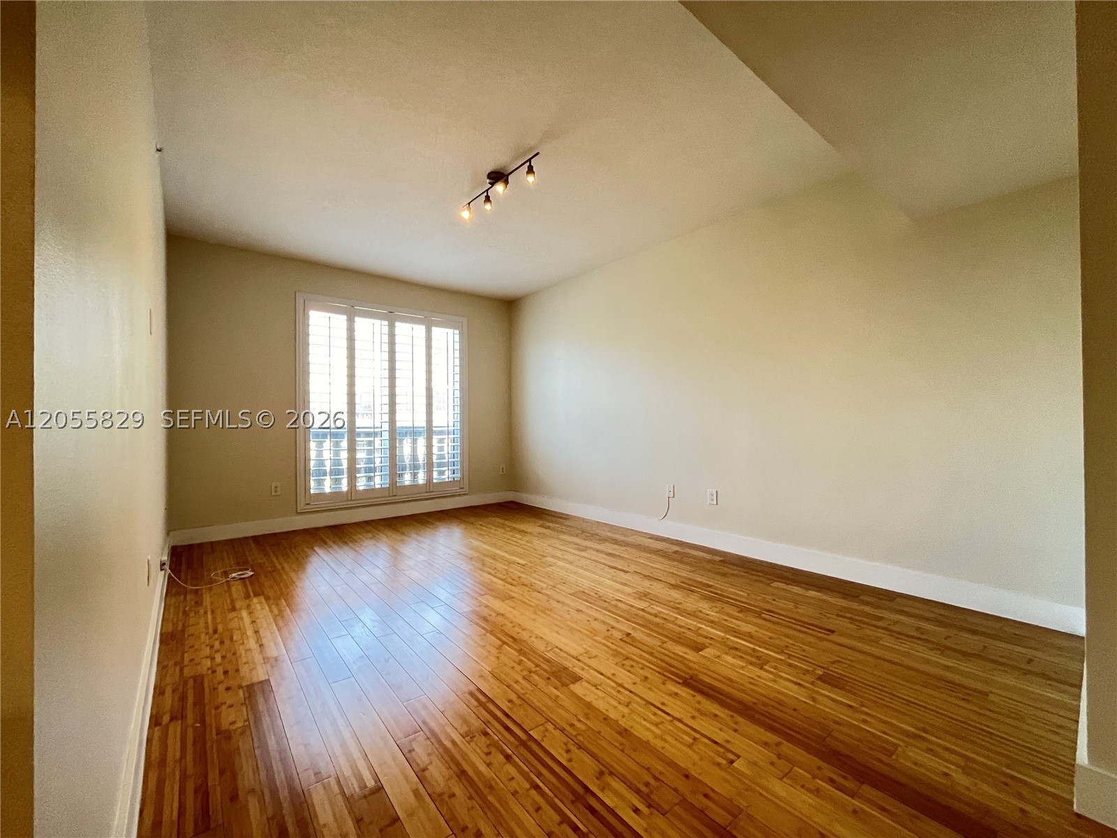 10 Aragon Ave #614, Coral Gables FL 33134