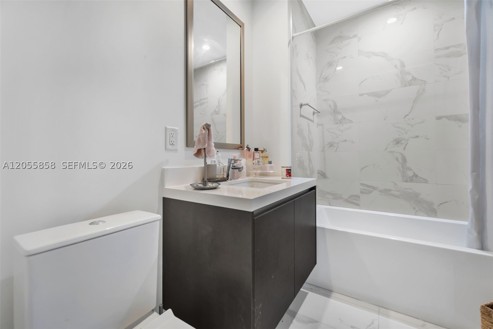 851 NE 1st Ave #806, Miami FL 33132