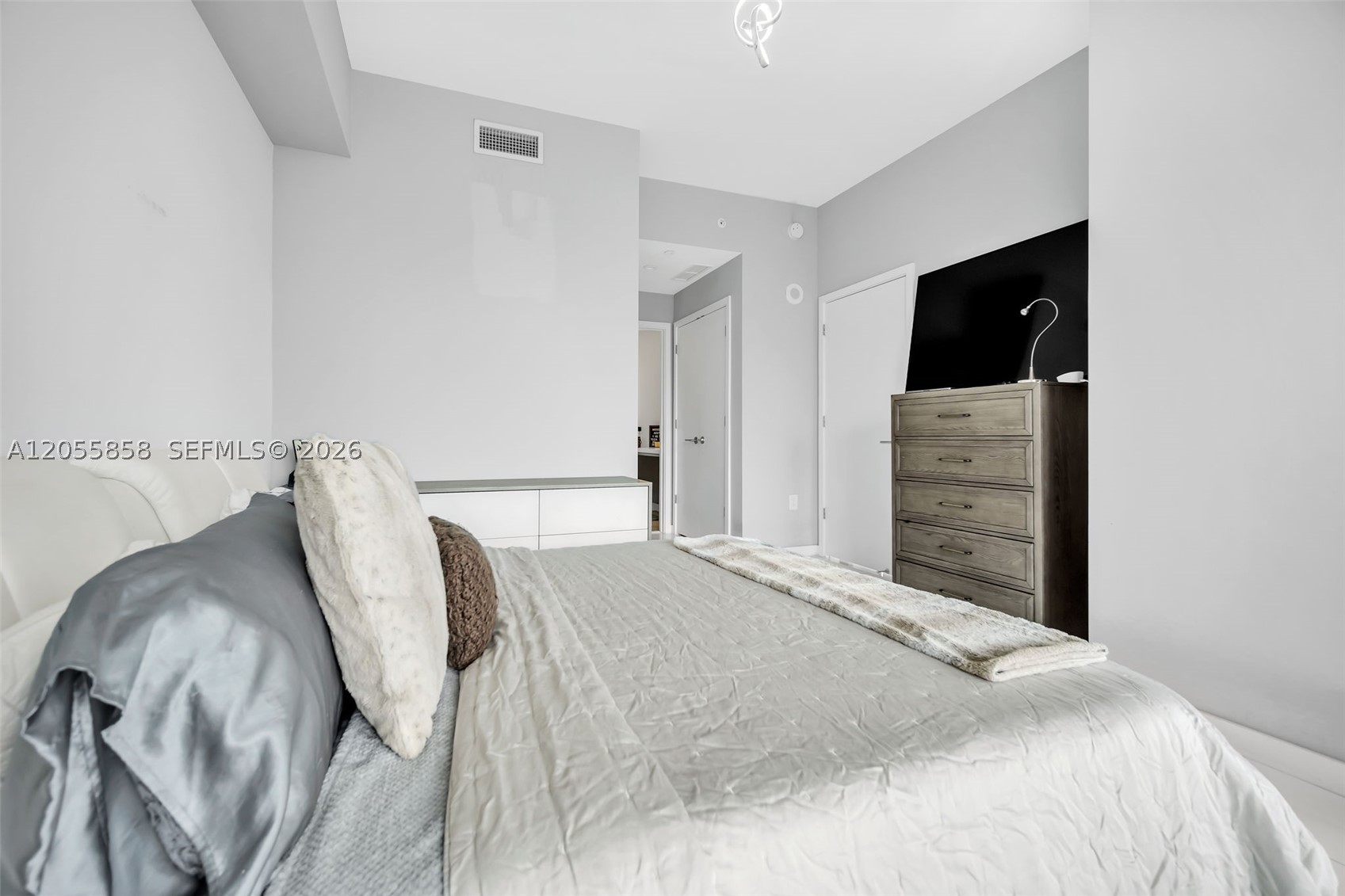 851 NE 1st Ave #806, Miami FL 33132