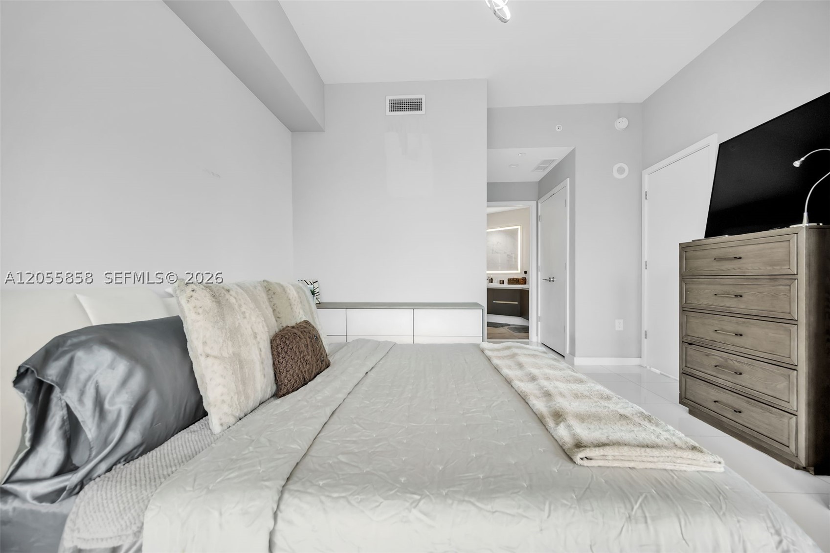 851 NE 1st Ave #806, Miami FL 33132