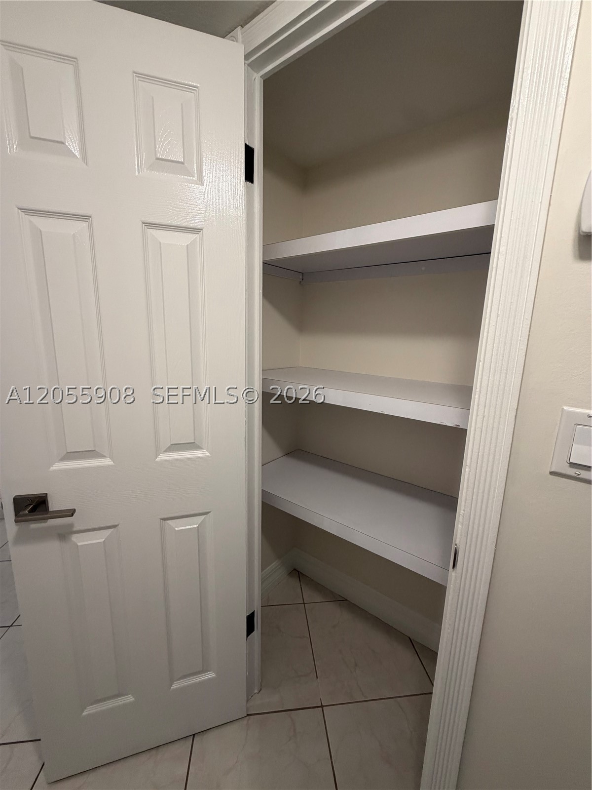 6932 Crown Gate Dr, Miami Lakes FL 33014