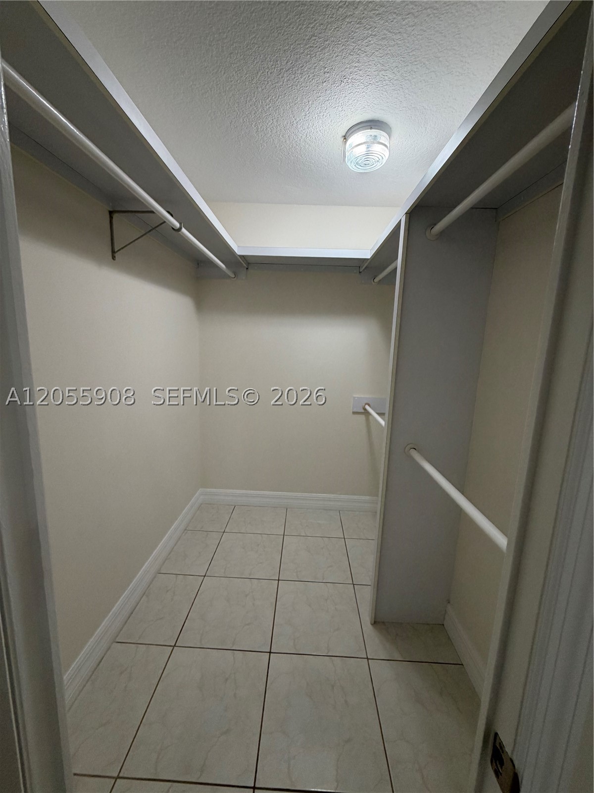 6932 Crown Gate Dr, Miami Lakes FL 33014