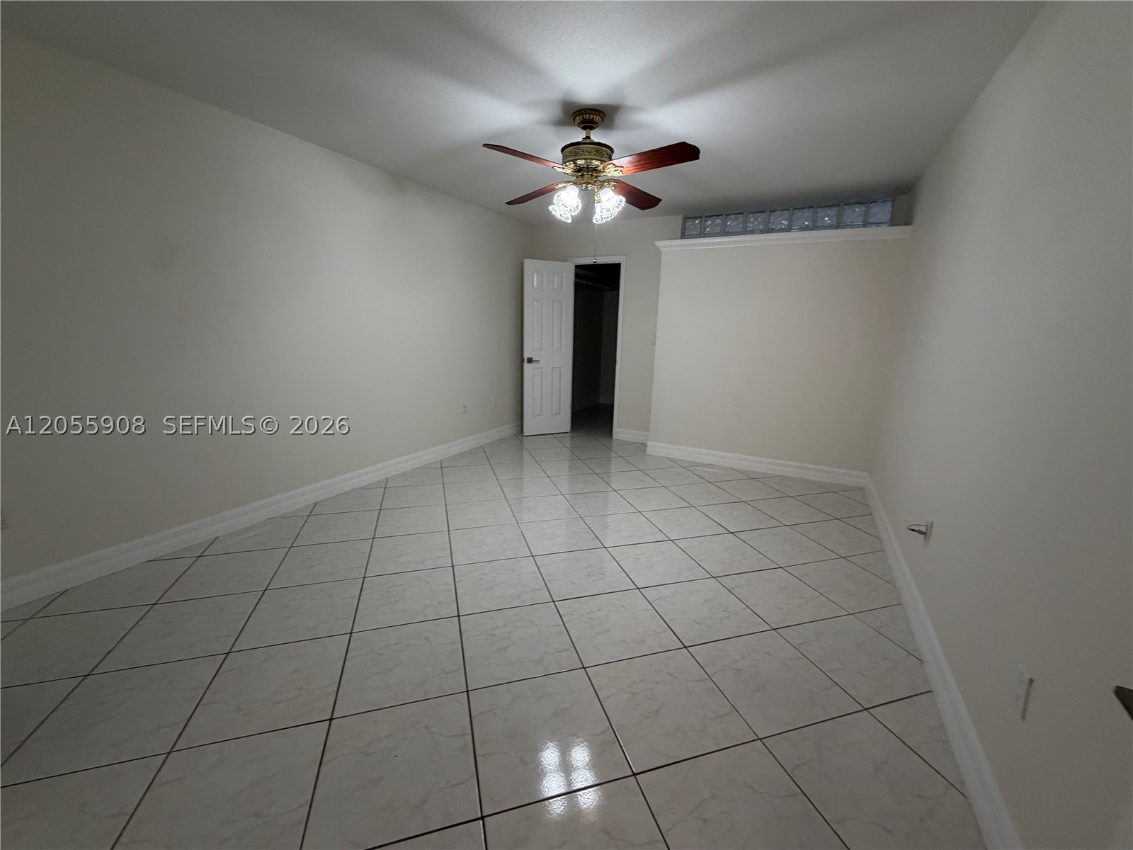 6932 Crown Gate Dr, Miami Lakes FL 33014