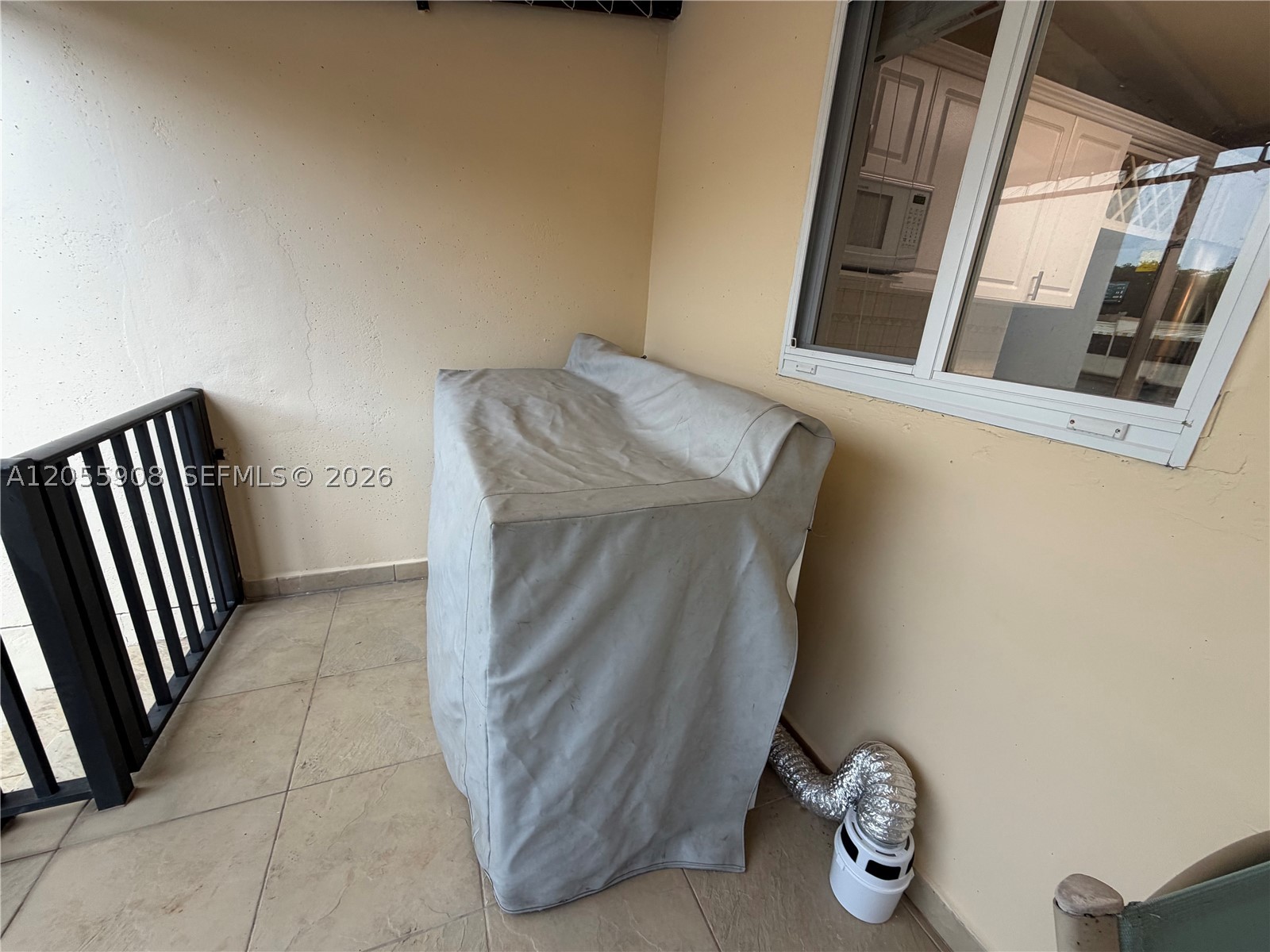 6932 Crown Gate Dr, Miami Lakes FL 33014