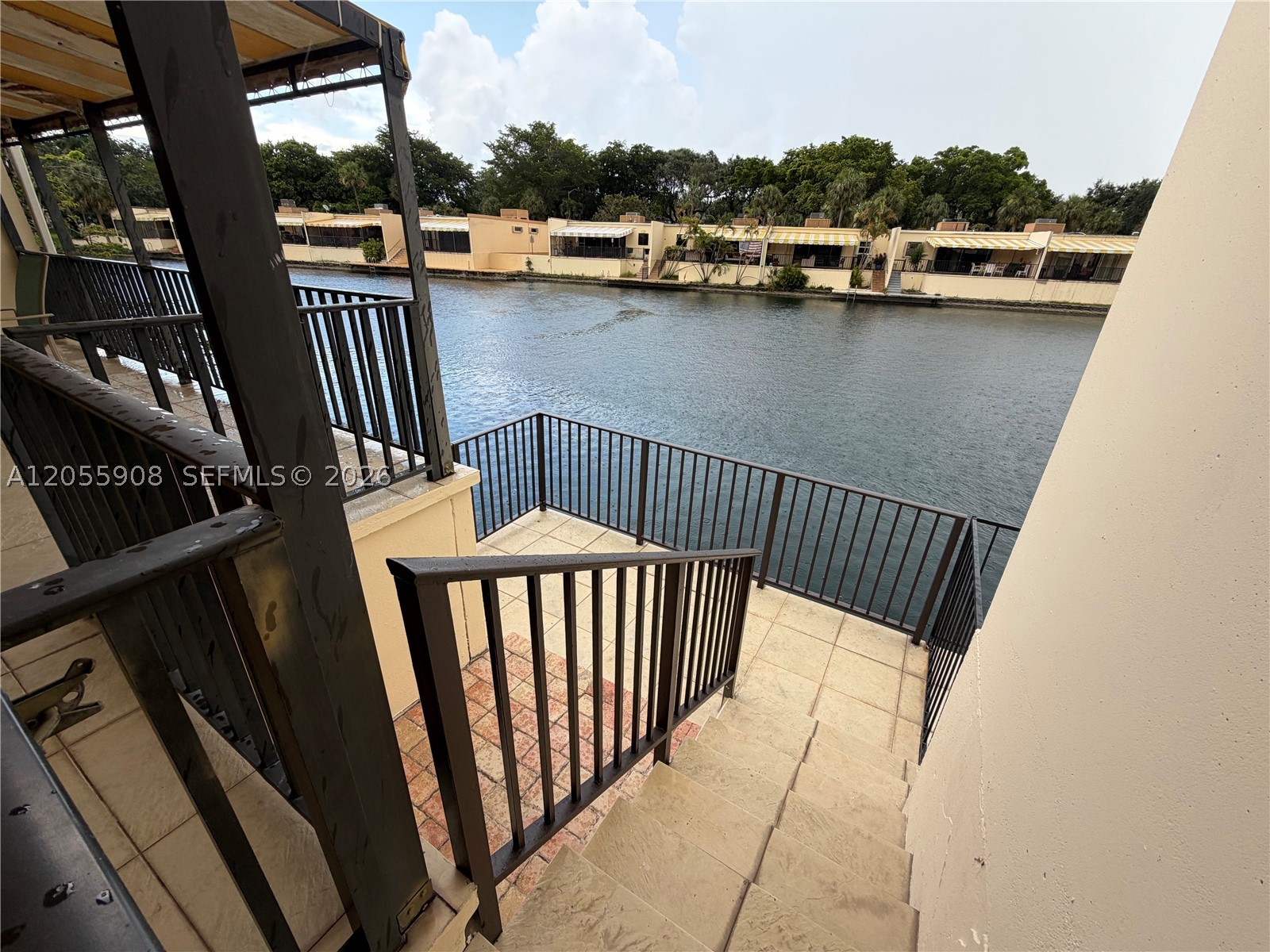 6932 Crown Gate Dr, Miami Lakes FL 33014
