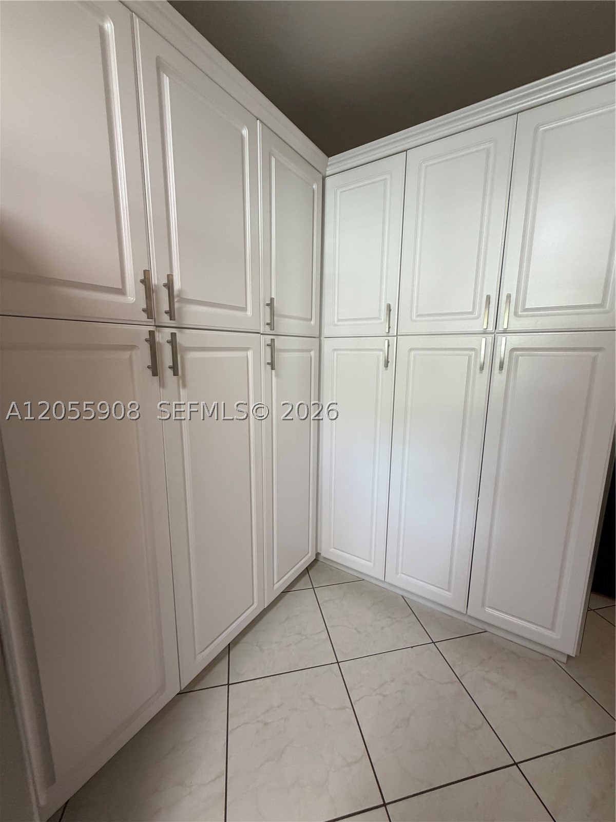 6932 Crown Gate Dr, Miami Lakes FL 33014