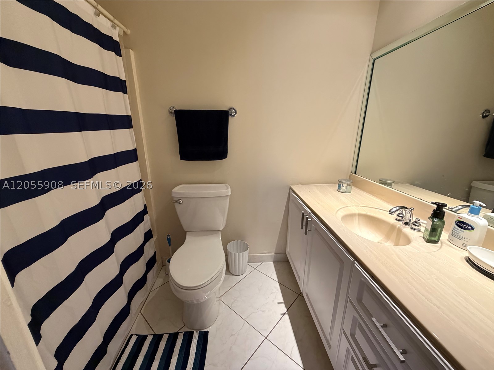 6932 Crown Gate Dr, Miami Lakes FL 33014
