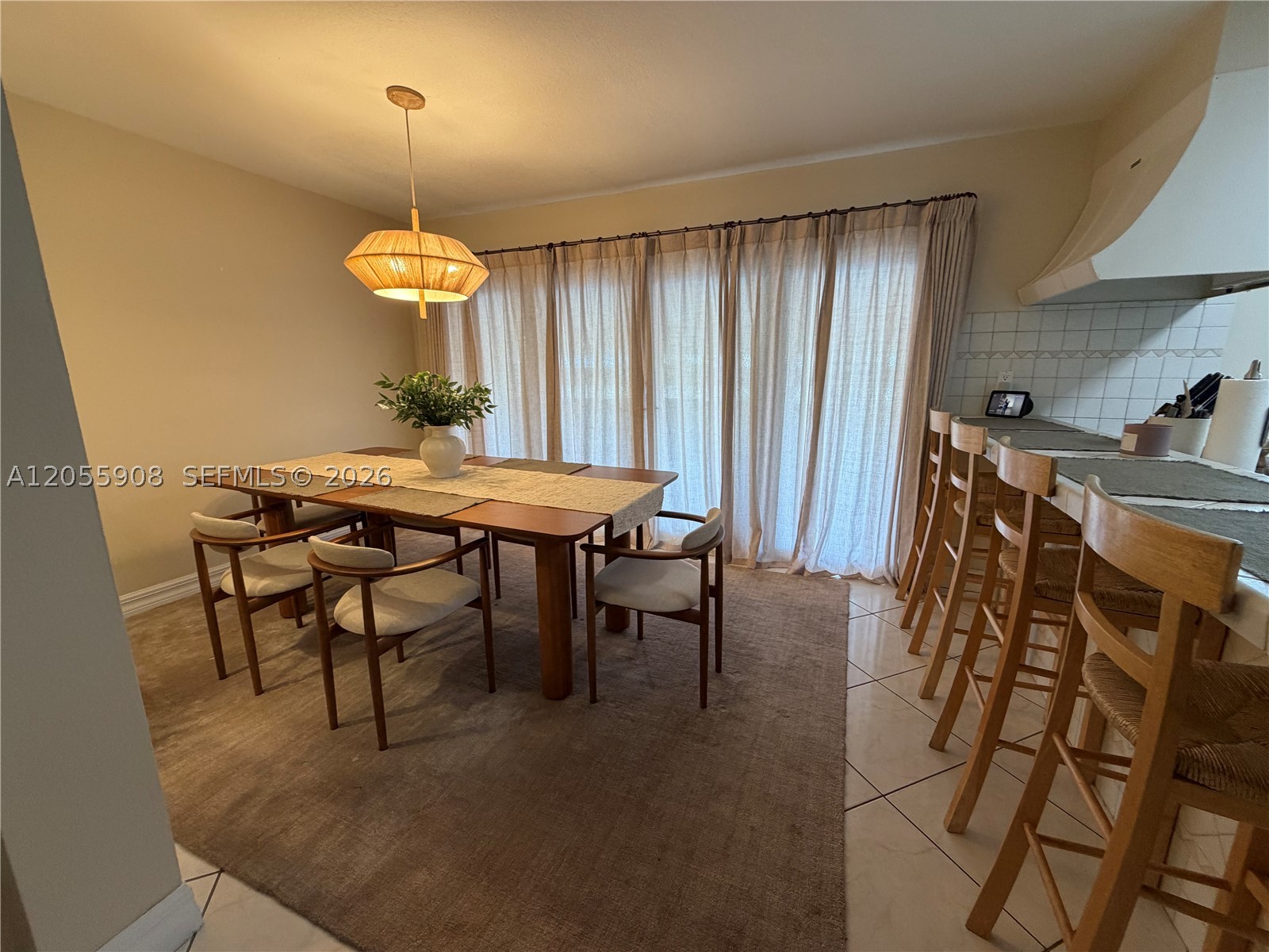 6932 Crown Gate Dr, Miami Lakes FL 33014