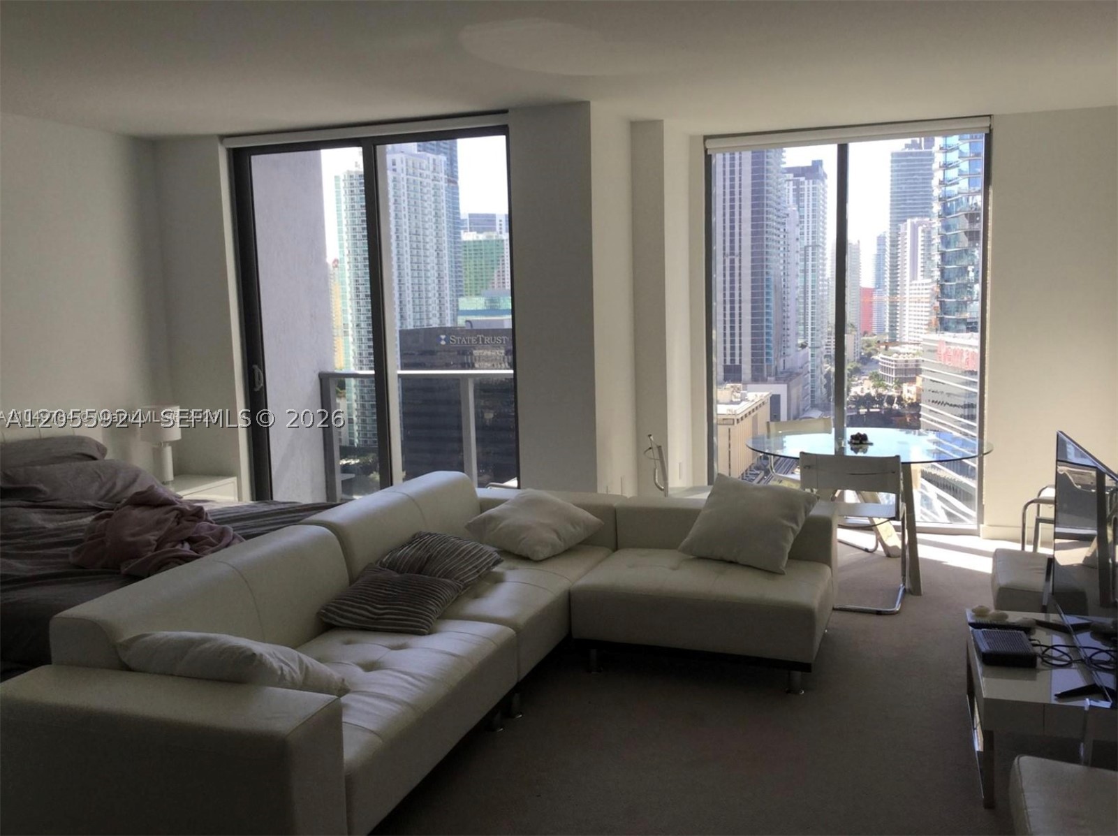 31 SE 6th St #2705, Miami FL 33131