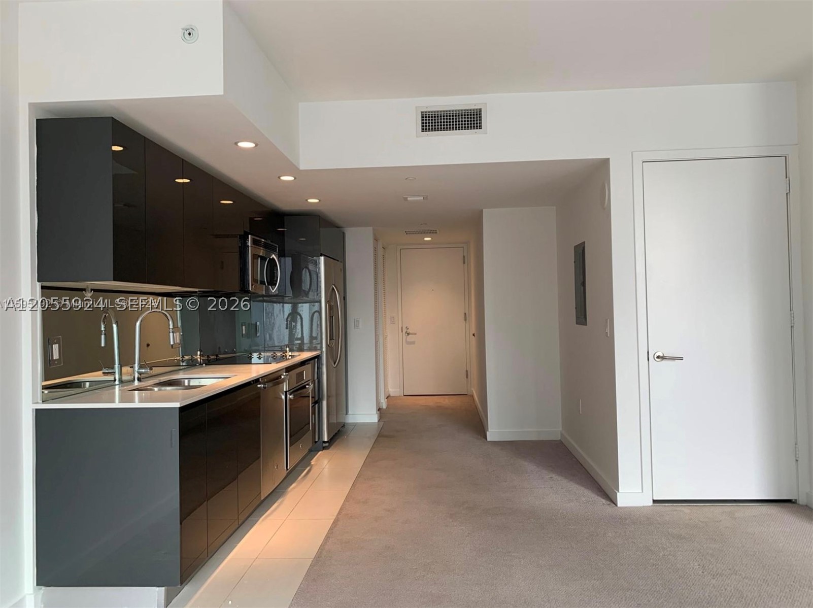 31 SE 6th St #2705, Miami FL 33131