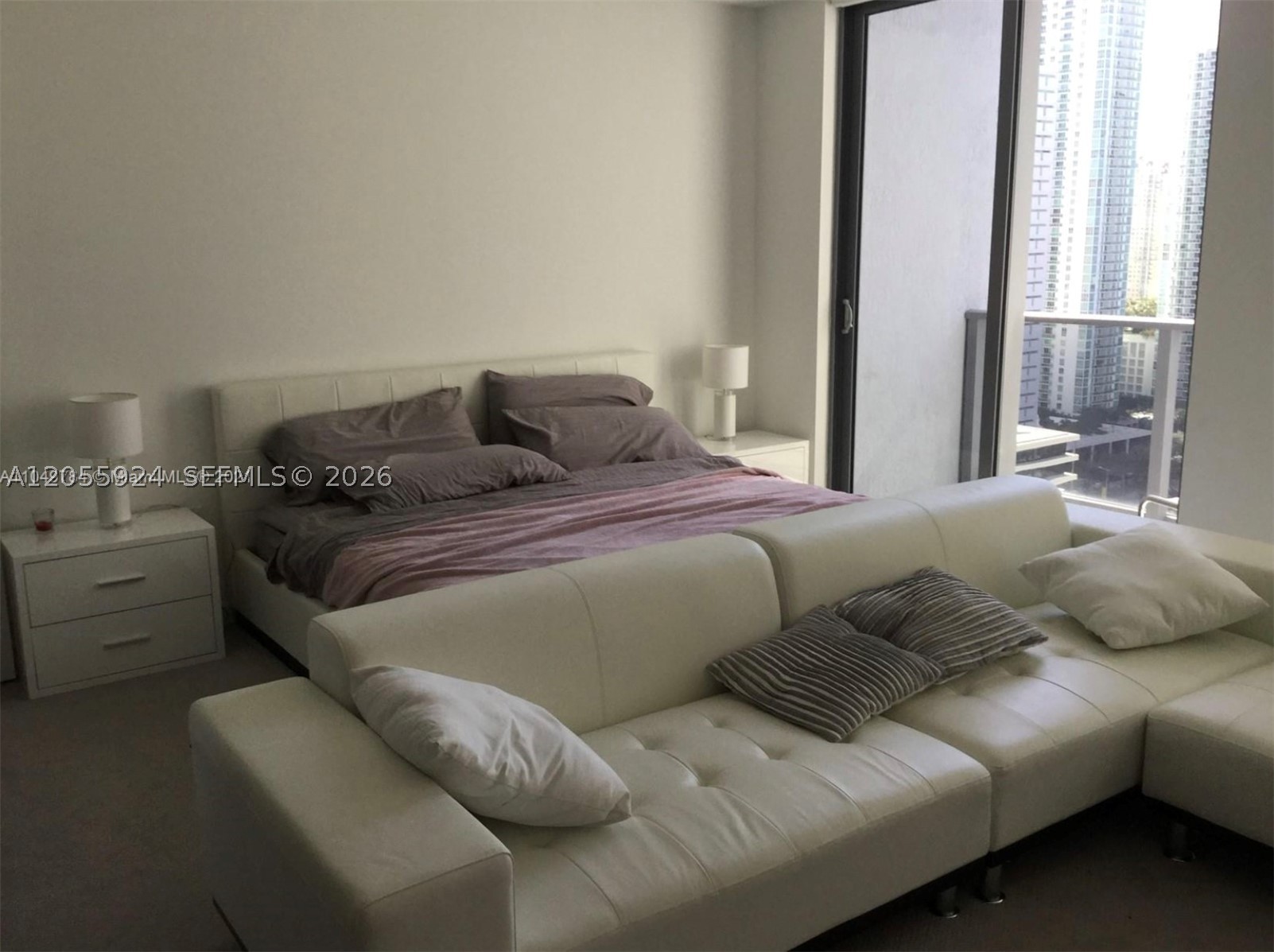 31 SE 6th St #2705, Miami FL 33131