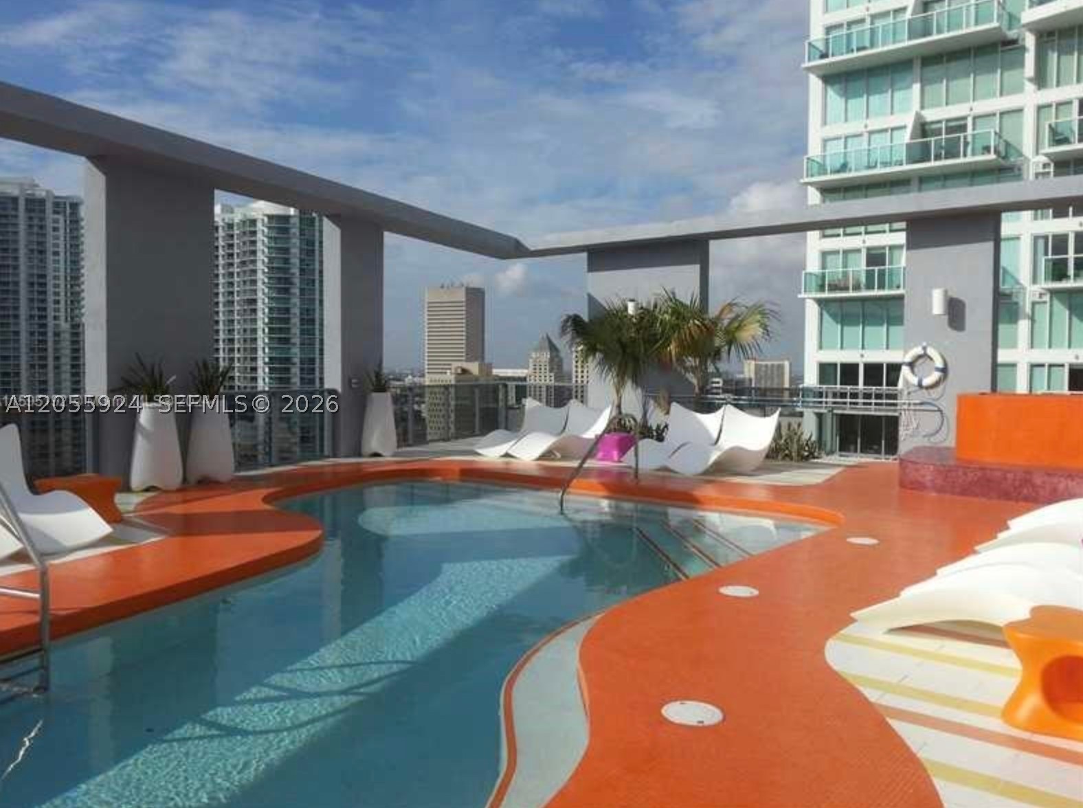 31 SE 6th St #2705, Miami FL 33131