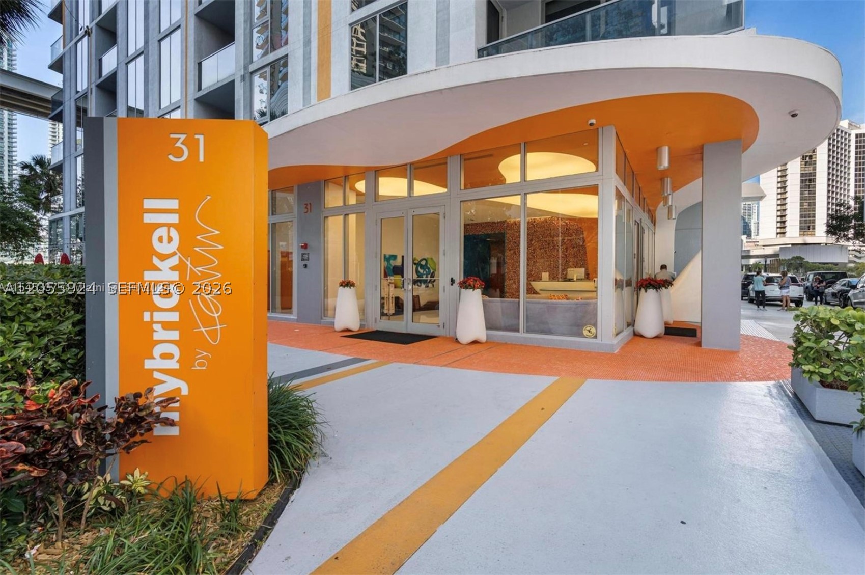 31 SE 6th St #2705, Miami FL 33131