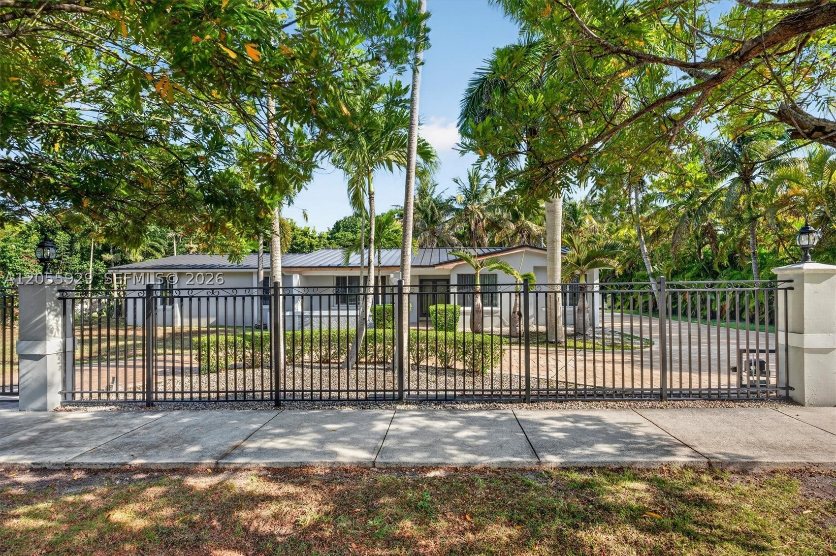 8220 SW 152nd St #0, Palmetto Bay FL 33157