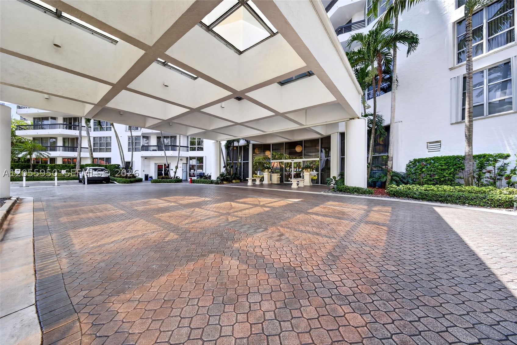 3600 Mystic Pointe Dr #310, Aventura FL 33180