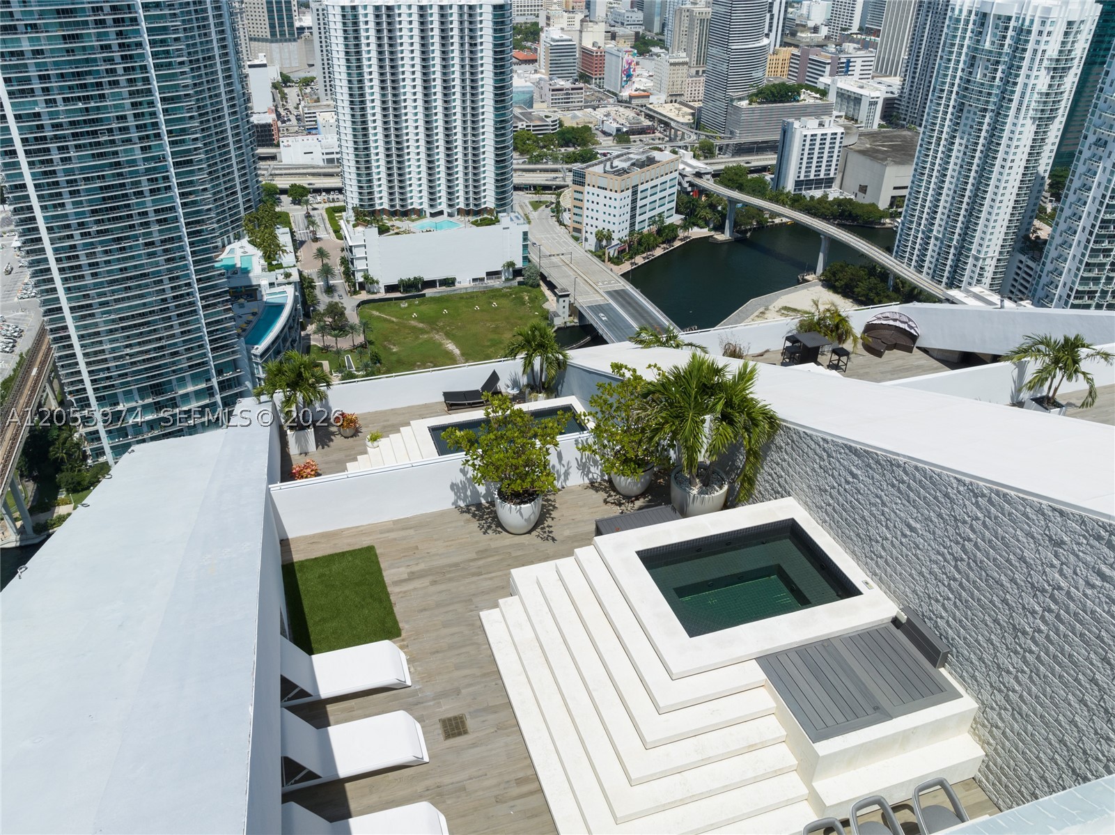 88 SW 7th St #PH 4303, Miami FL 33130