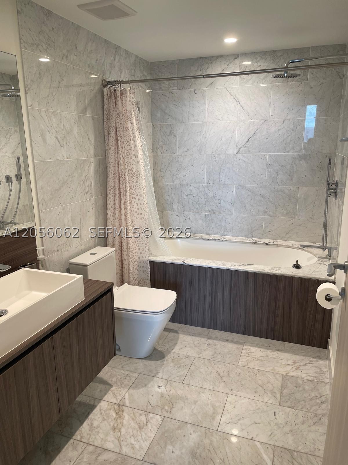 1000 Brickell Plaza #2404, Miami FL 33131