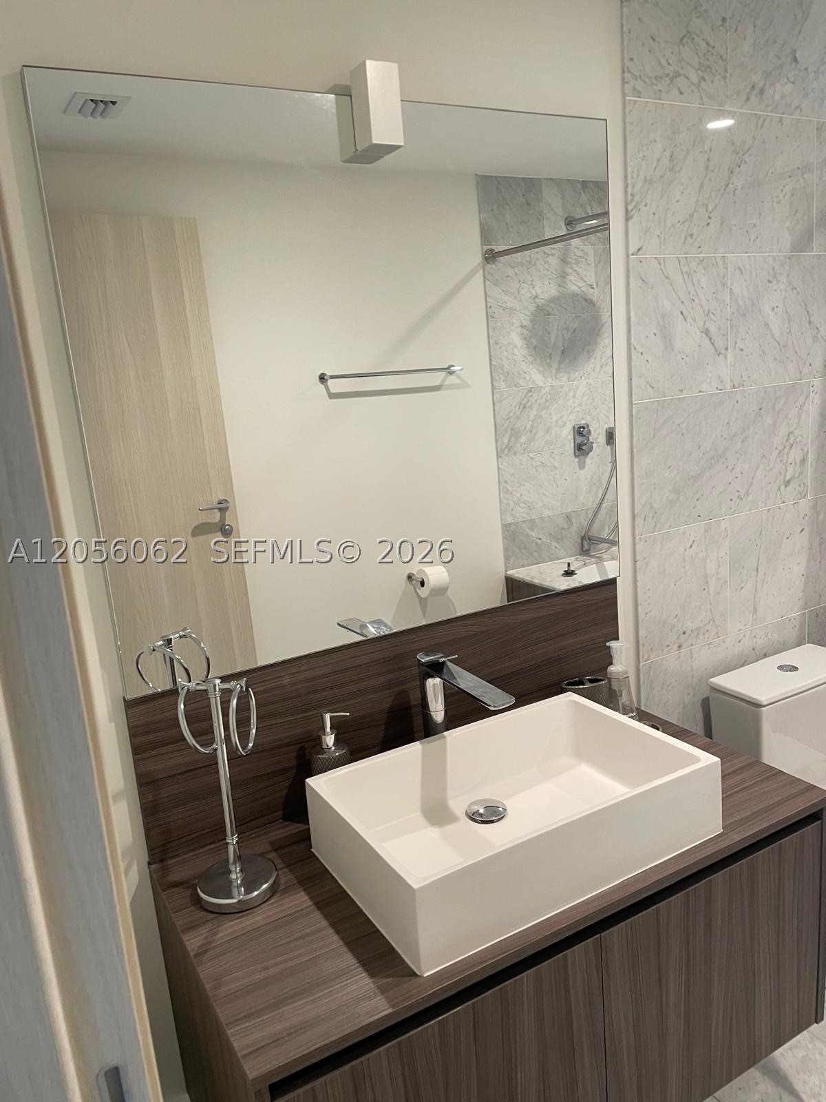 1000 Brickell Plaza #2404, Miami FL 33131