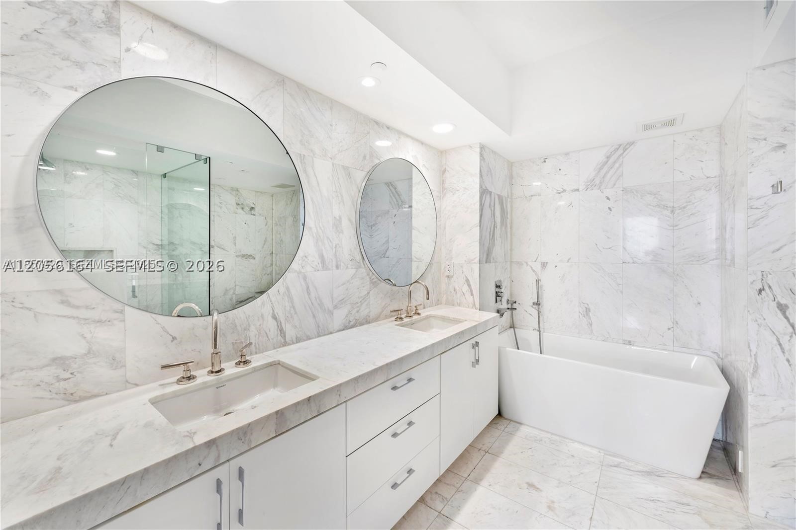 400 Alton Rd #1405, Miami Beach FL 33139