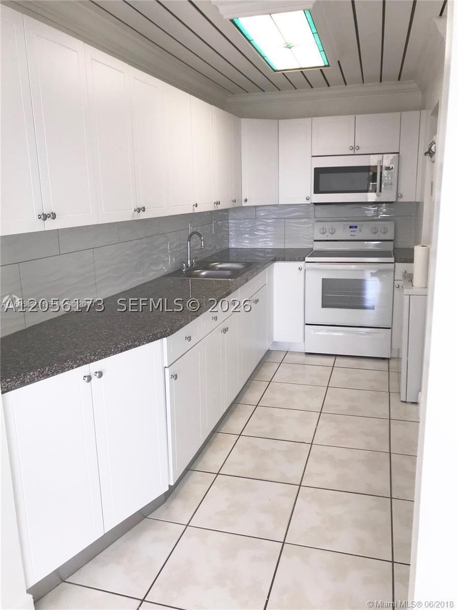 10000 NW 80th Ct #2456, Hialeah Gardens FL 33016