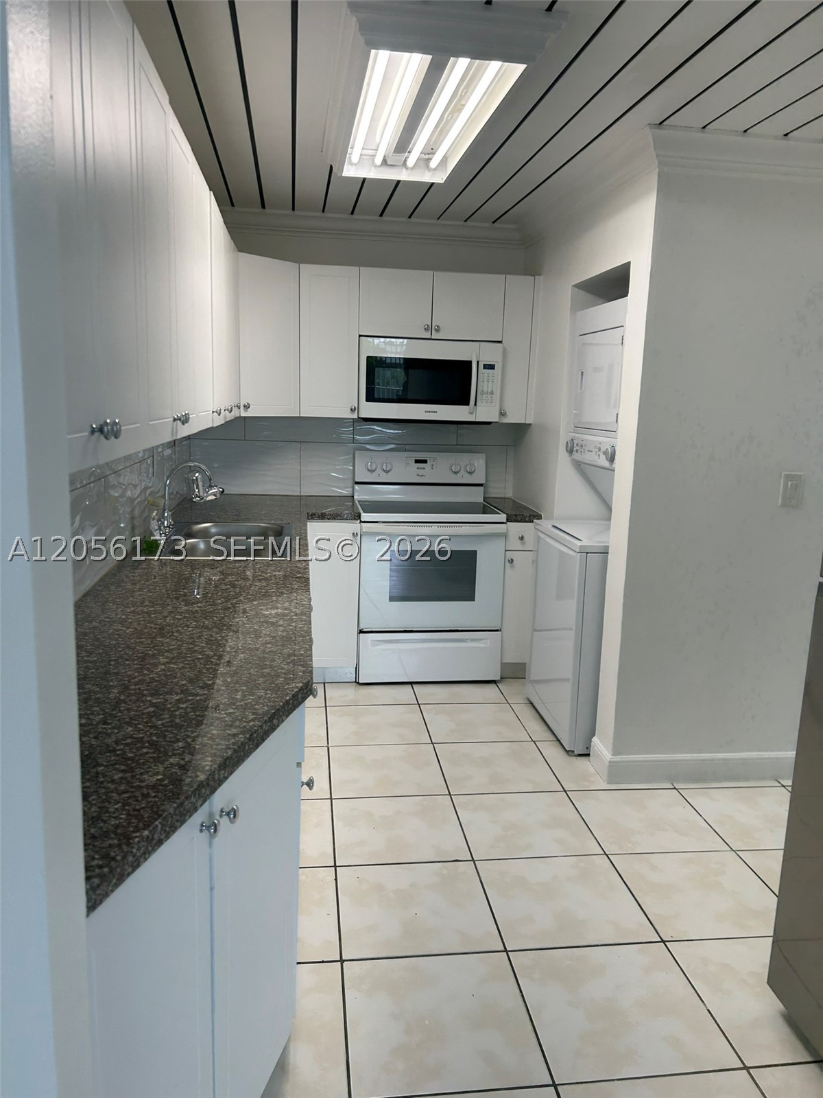 10000 NW 80th Ct #2456, Hialeah Gardens FL 33016