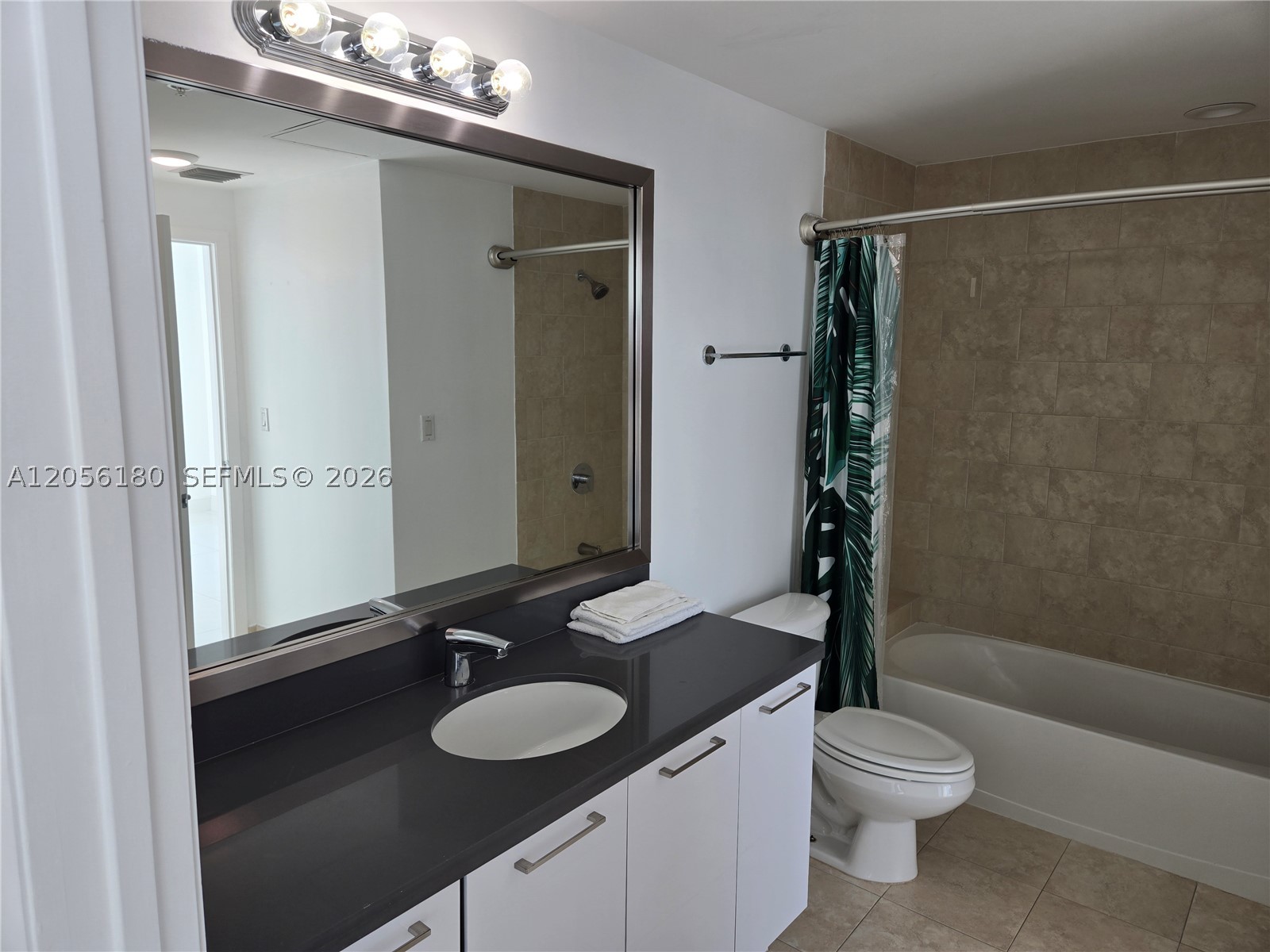 90 SW 3rd St #3006, Miami FL 33130