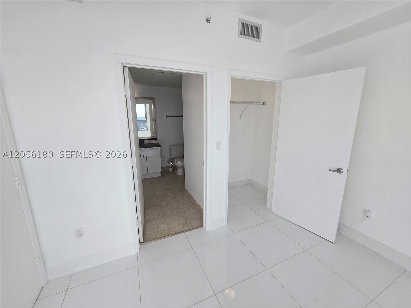 90 SW 3rd St #3006, Miami FL 33130