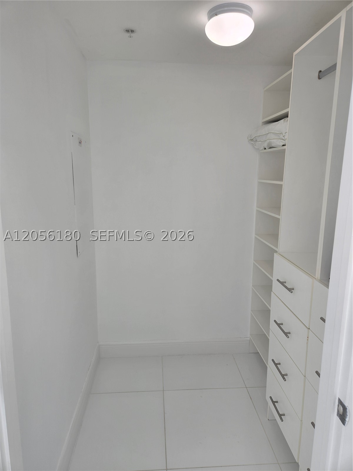 90 SW 3rd St #3006, Miami FL 33130