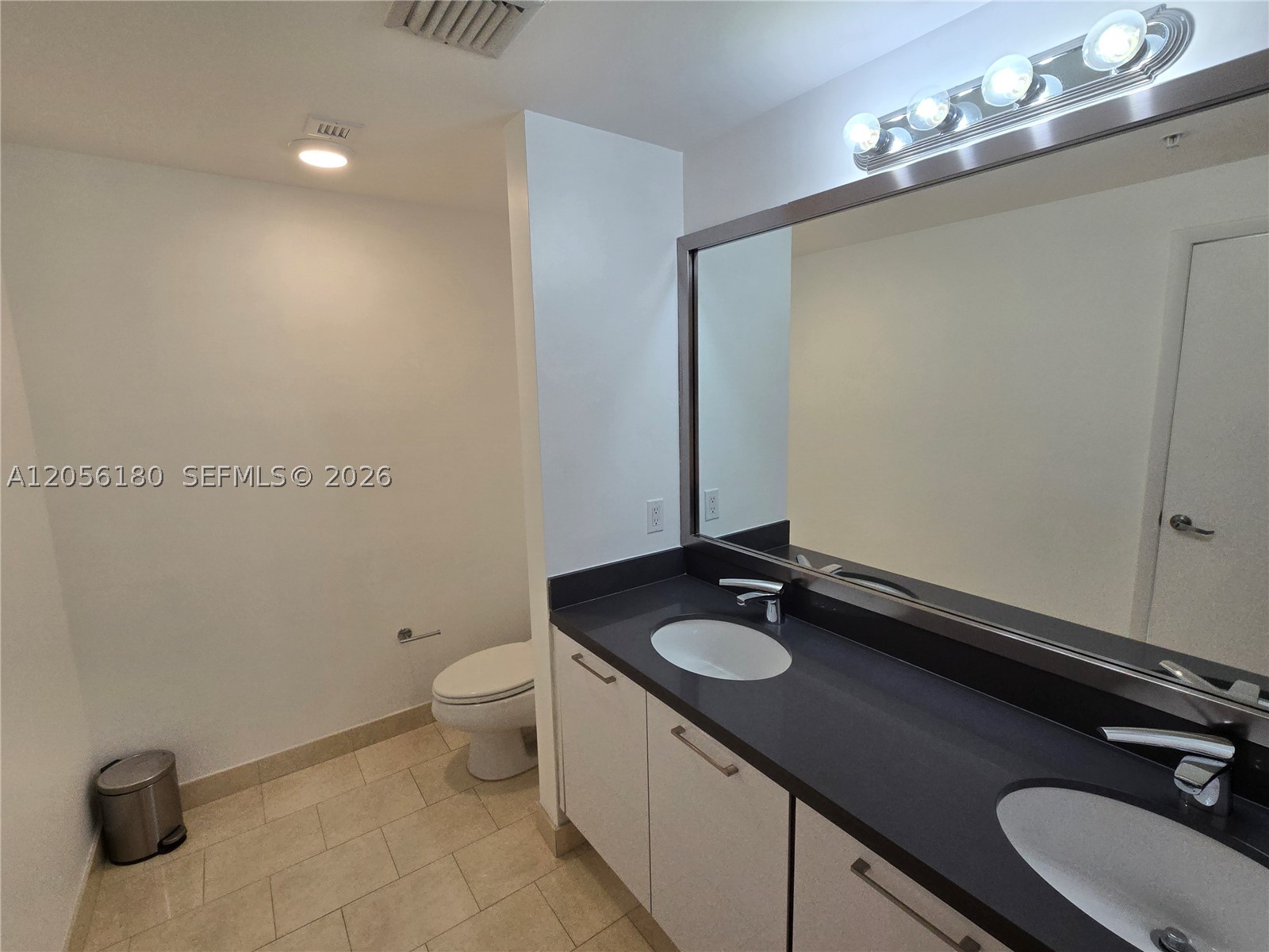90 SW 3rd St #3006, Miami FL 33130