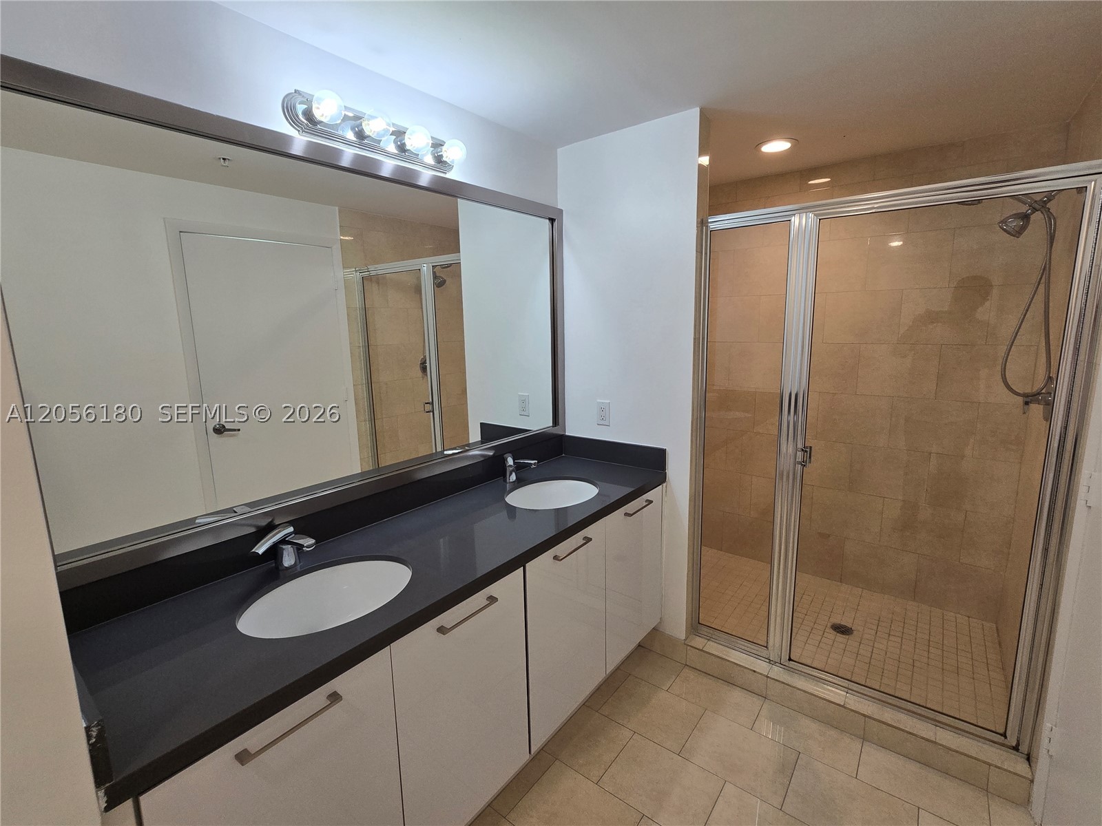 90 SW 3rd St #3006, Miami FL 33130