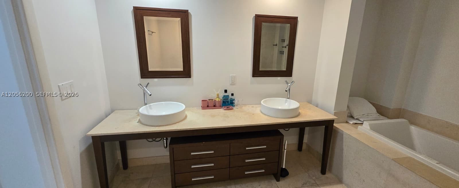 495 Brickell Ave #4205, Miami FL 33131