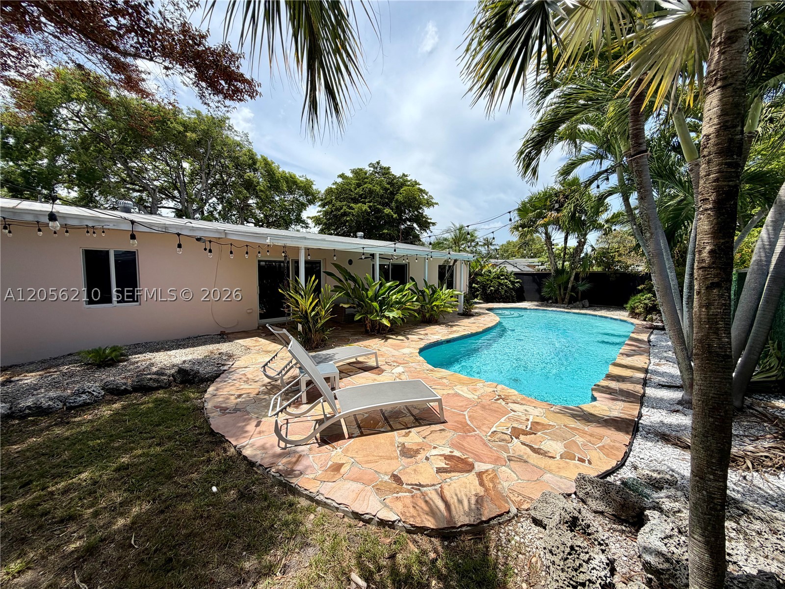 9340 Jamaica Dr, Cutler Bay FL 33189