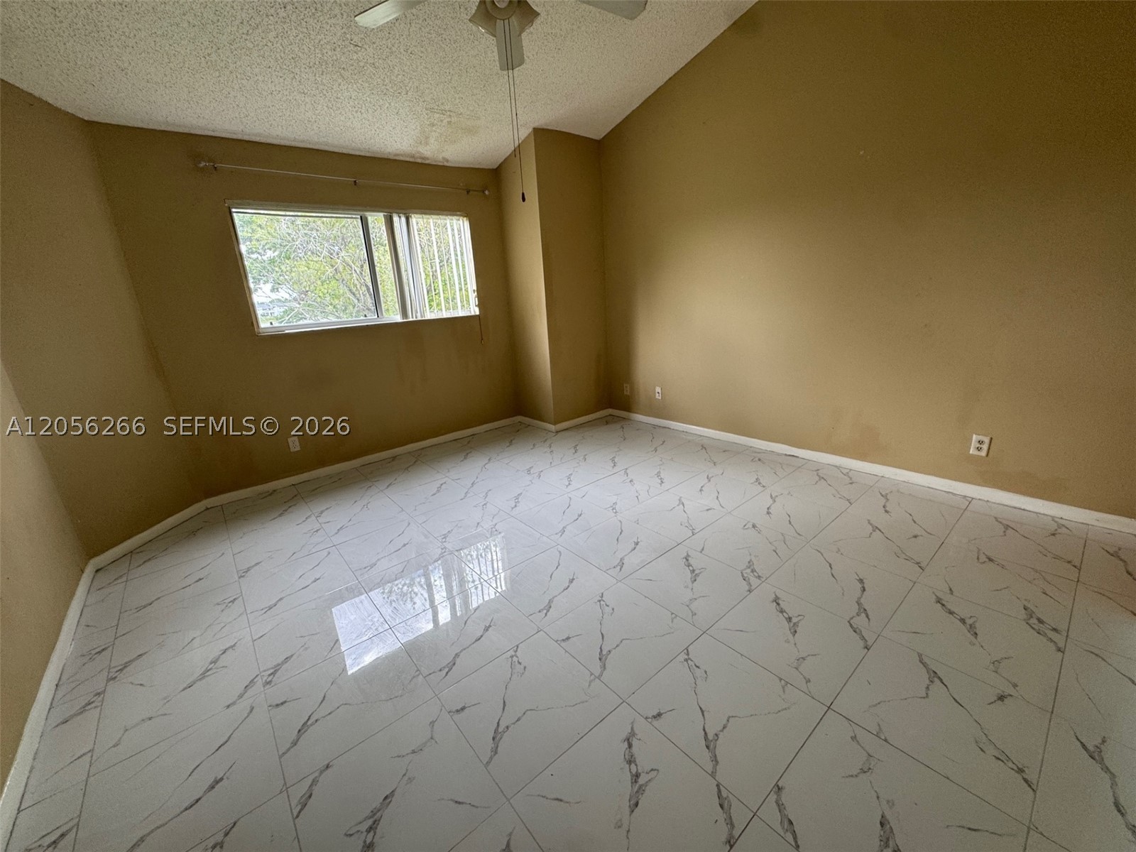 3441 NW 44th St #204, Oakland Park FL 33309
