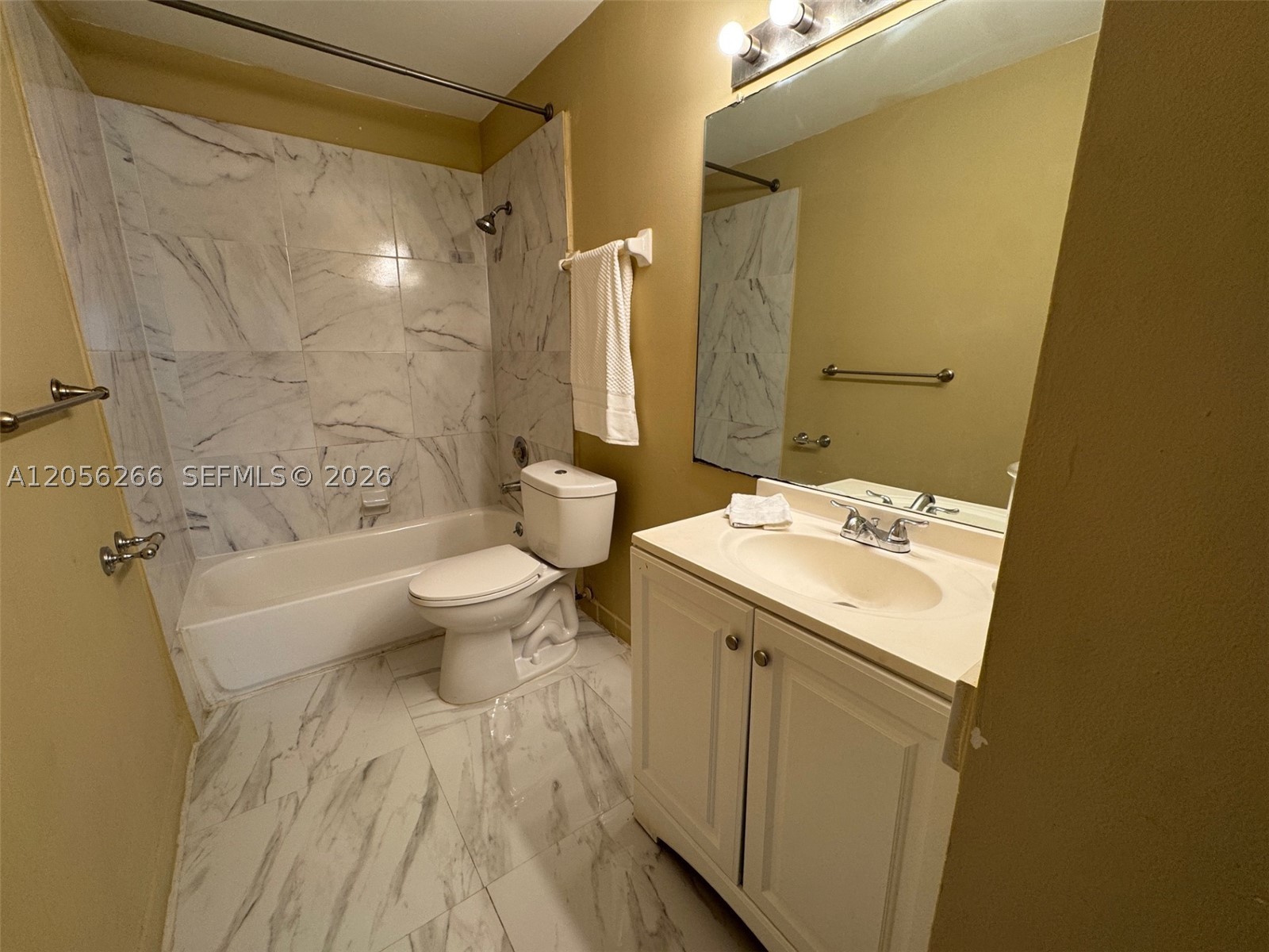 3441 NW 44th St #204, Oakland Park FL 33309